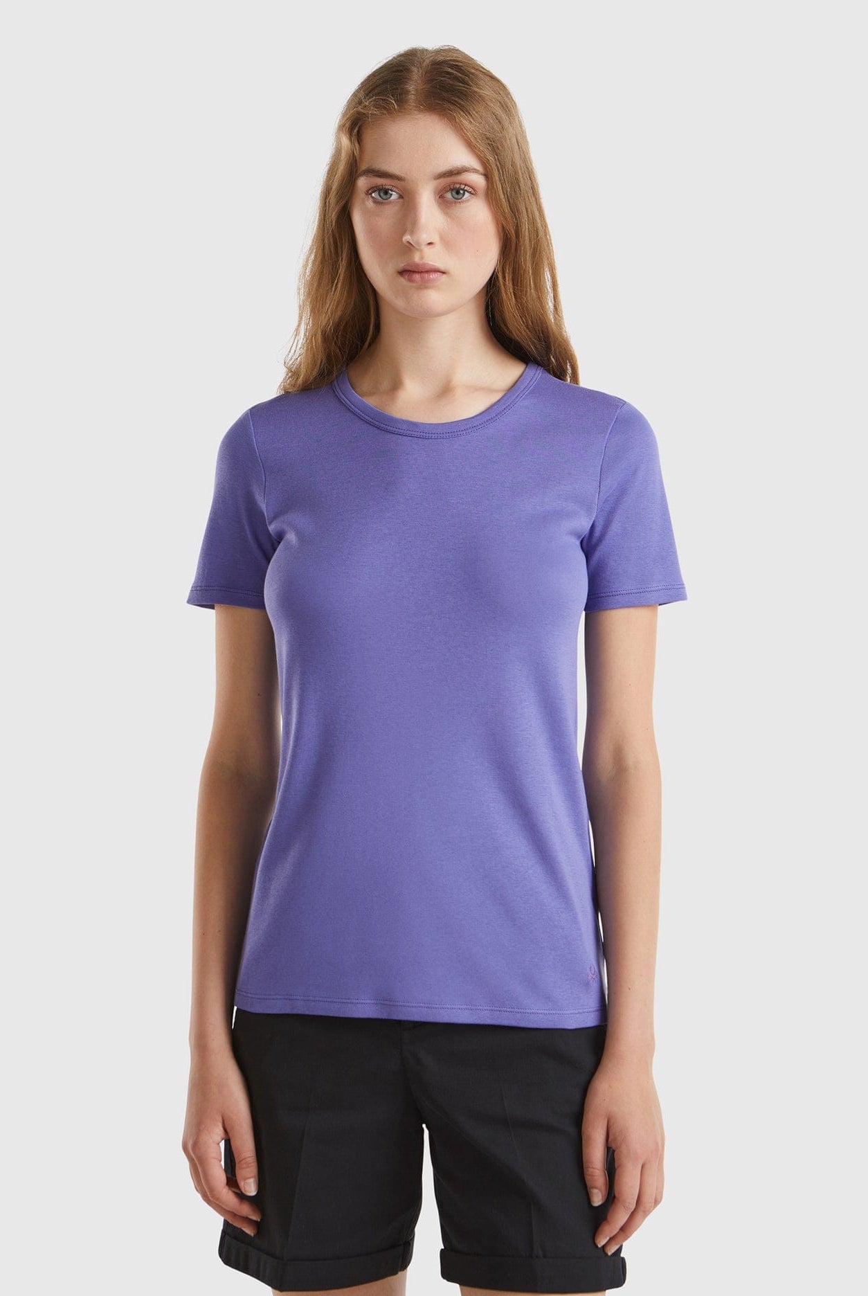 يونايتد كولورز اوف بينيتون تي شيرت نسائي بأكمام قصيرة وياقة دائرية سادة