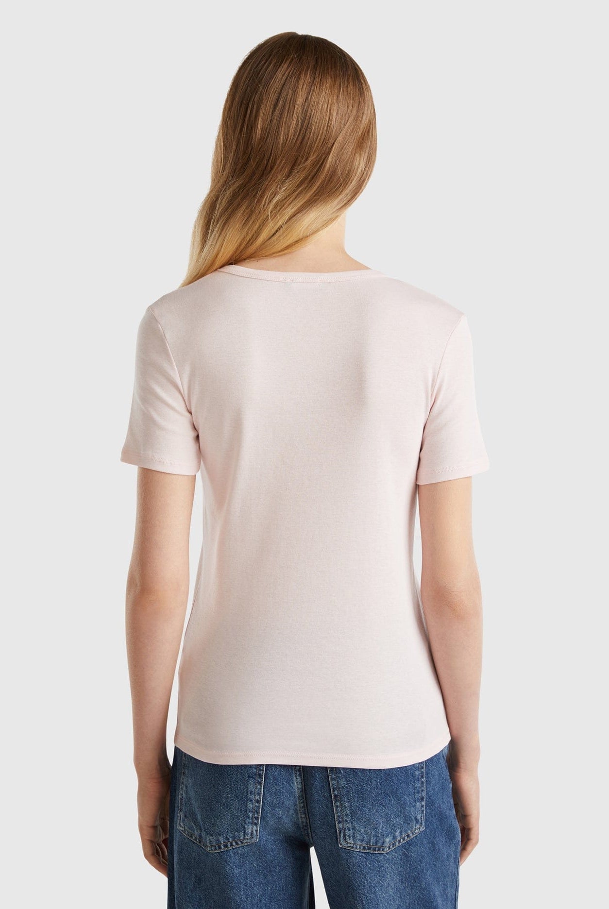 يونايتد كولورز اوف بينيتون تي شيرت نسائي قطن مع شعار مطبوع بلمعة