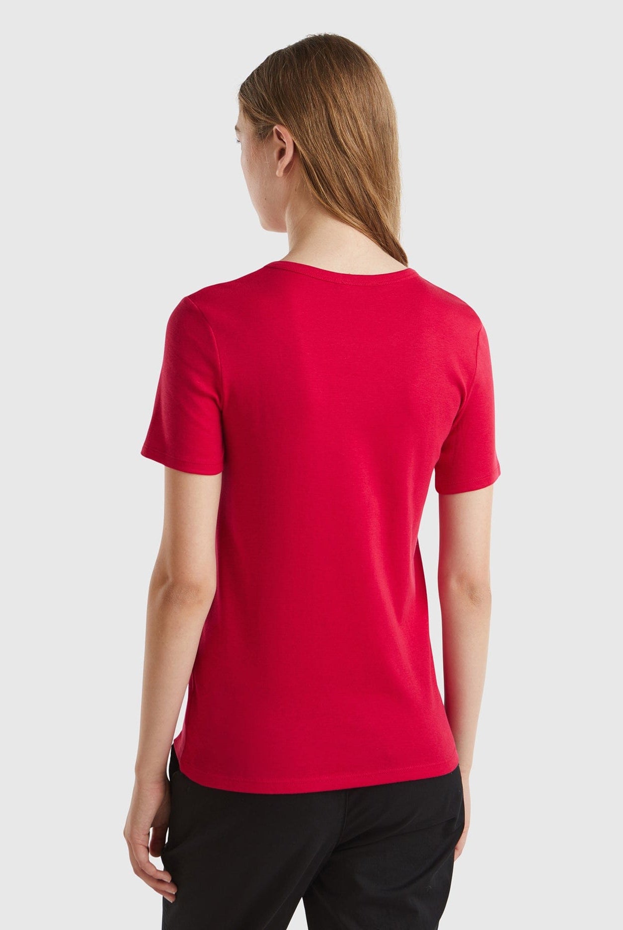 يونايتد كولورز اوف بينيتون تي شيرت نسائي قطن مع شعار مطبوع بلمعة