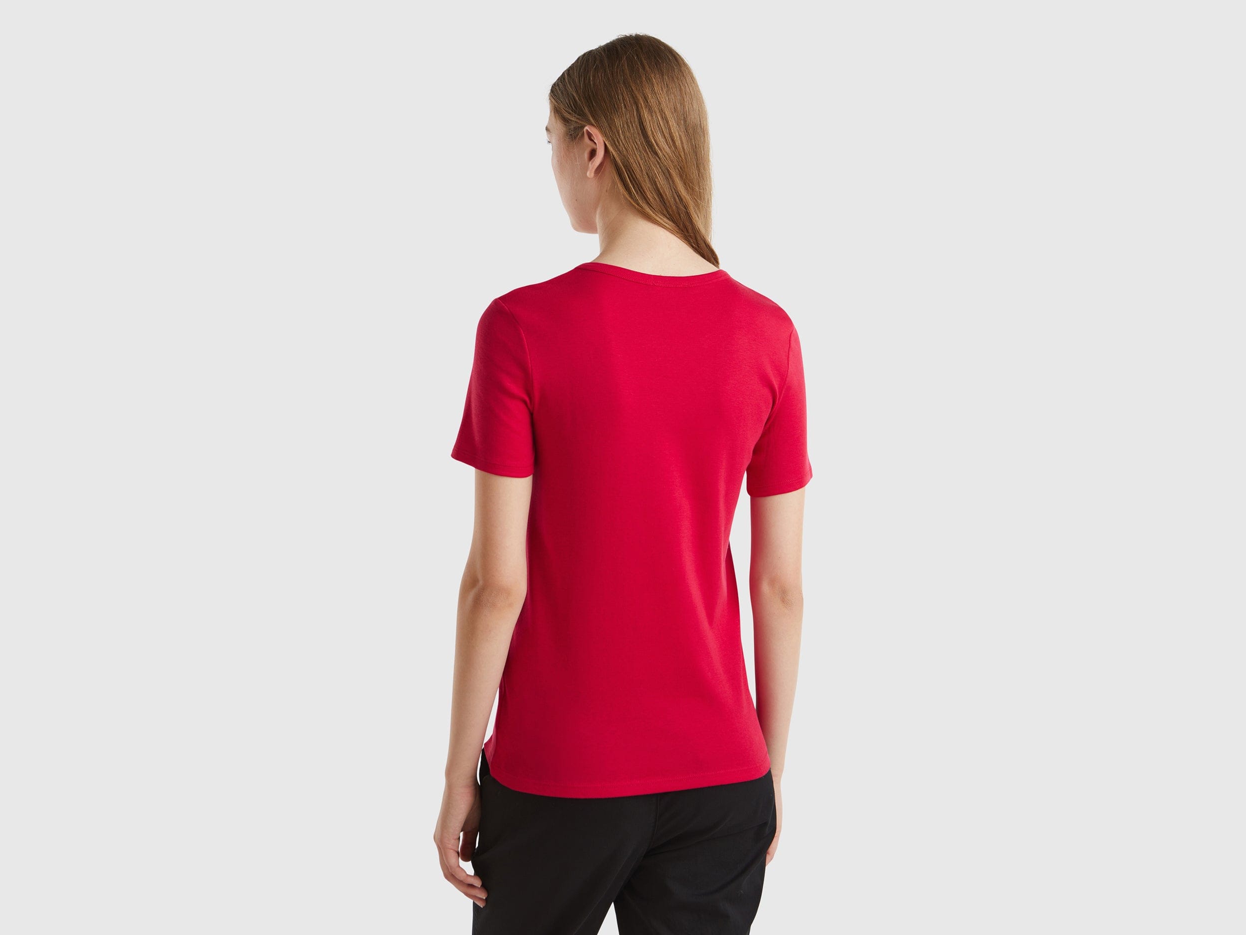 يونايتد كولورز اوف بينيتون تي شيرت نسائي قطن مع شعار مطبوع بلمعة