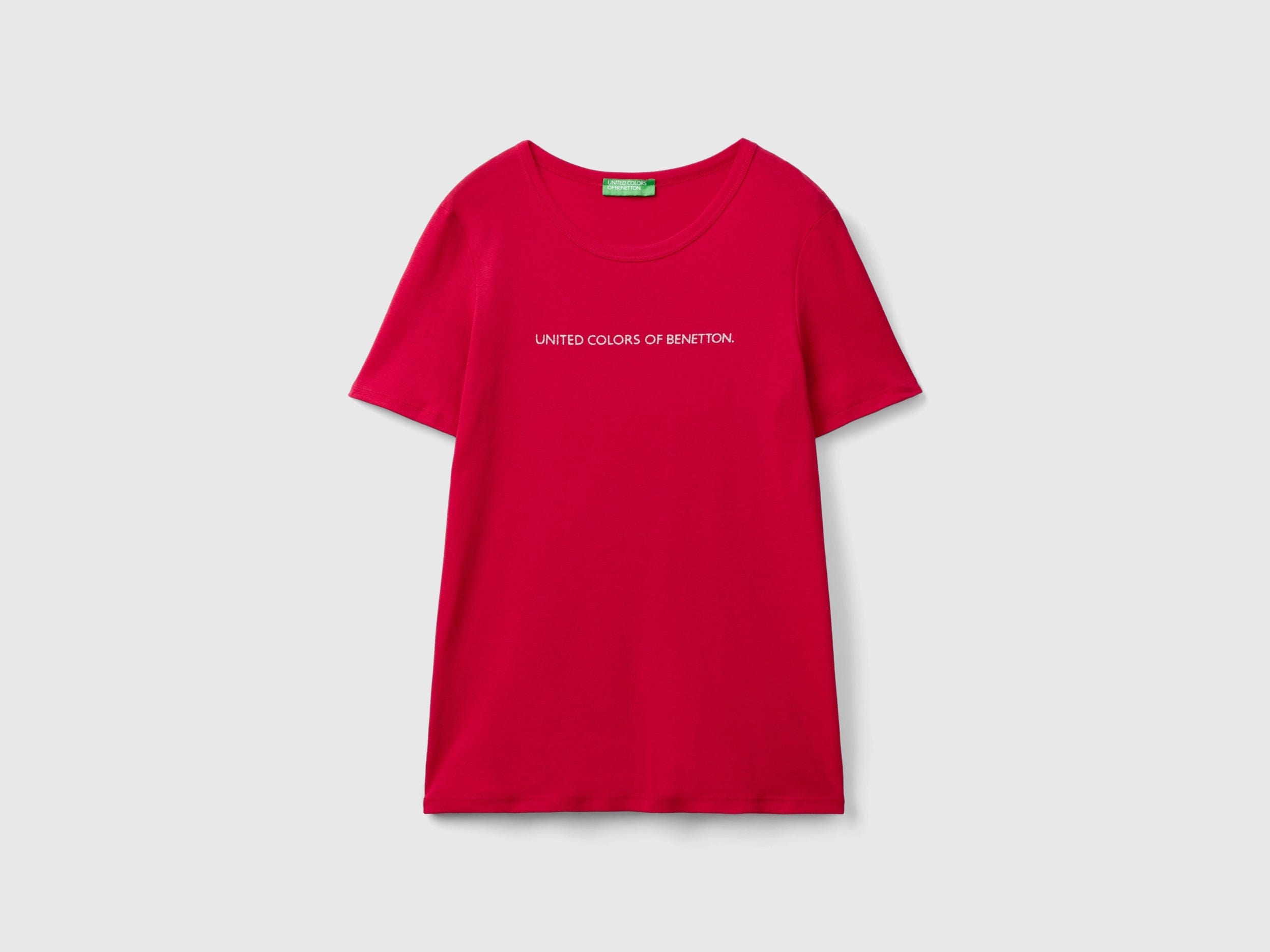 يونايتد كولورز اوف بينيتون تي شيرت نسائي قطن مع شعار مطبوع بلمعة