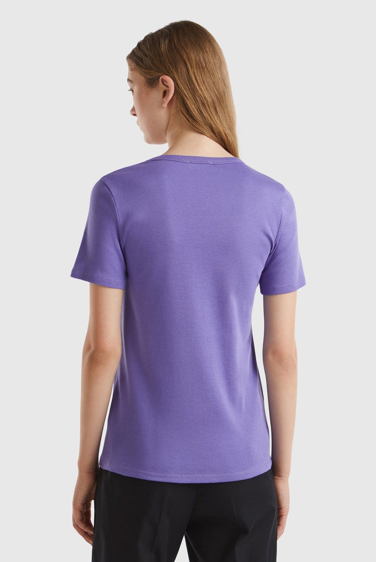 يونايتد كولورز اوف بينيتون تي شيرت نسائي قطن مع شعار مطبوع بلمعة