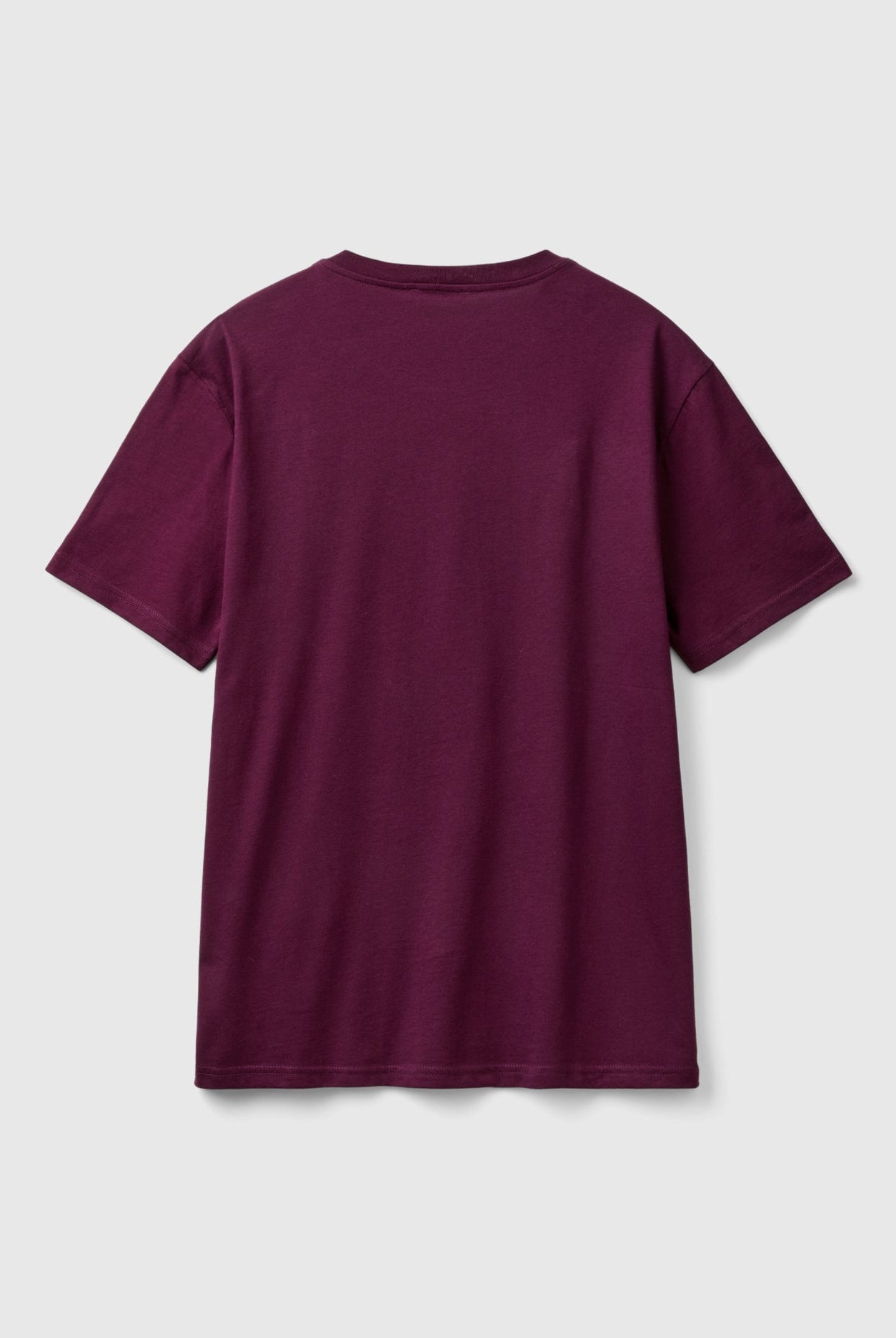 يونايتد كولورز اوف بينيتون تي شيرت رجالي بطبعة على الصدر