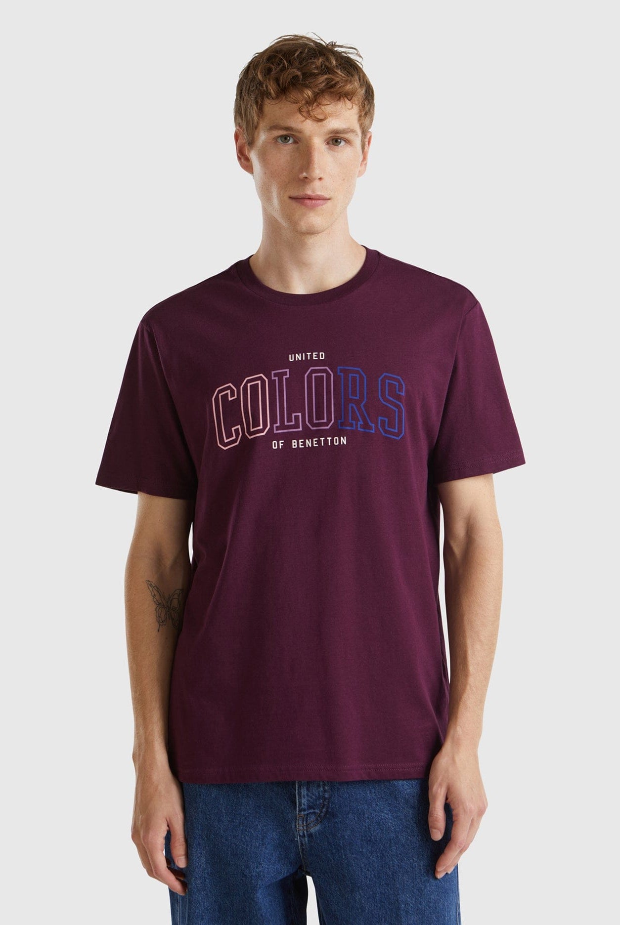 يونايتد كولورز اوف بينيتون تي شيرت رجالي بطبعة على الصدر
