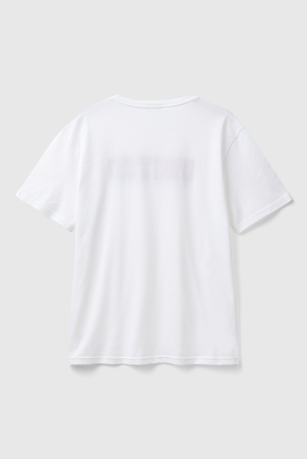 يونايتد كولورز اوف بينيتون تي شيرت رجالي بطبعة على الصدر