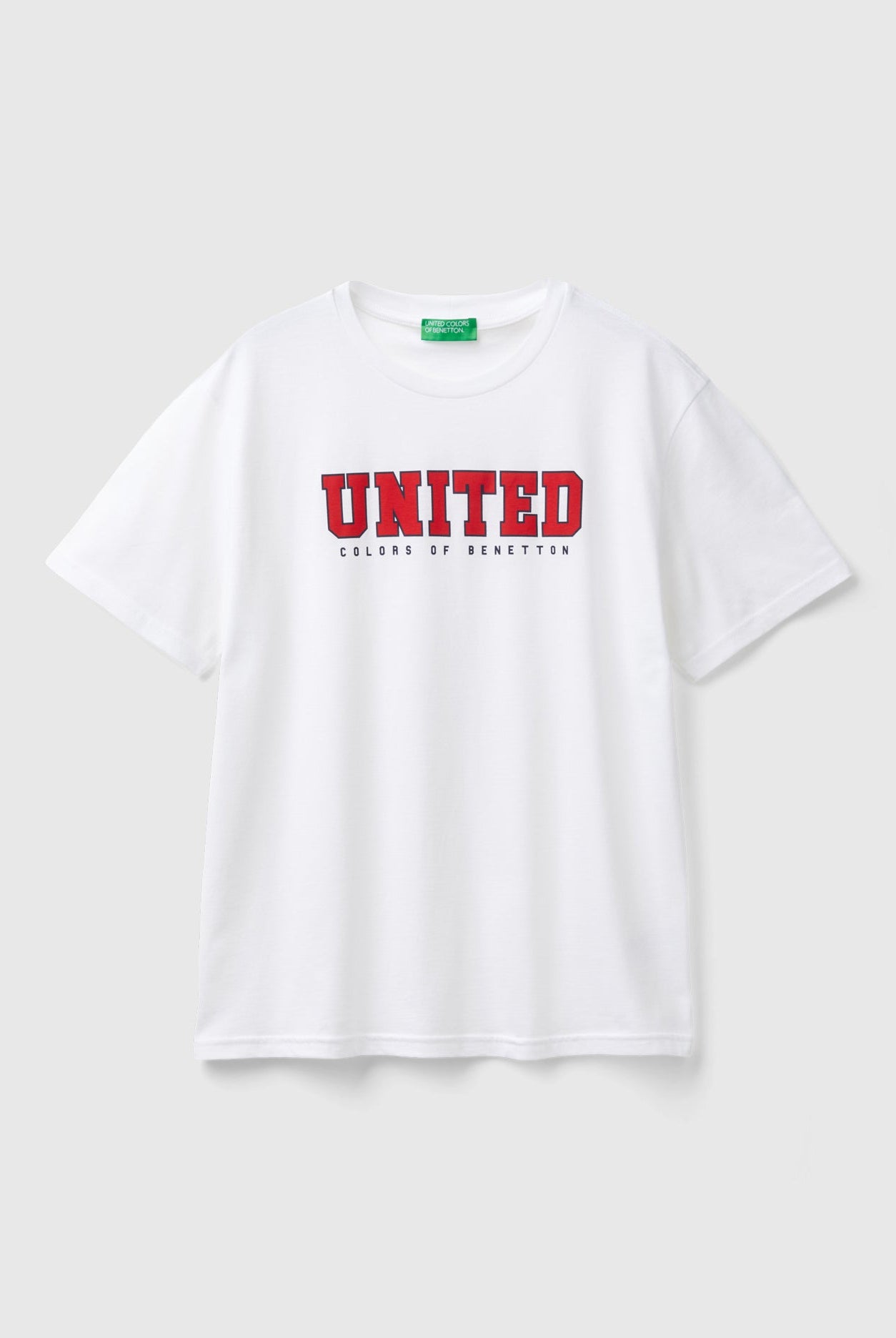 يونايتد كولورز اوف بينيتون تي شيرت رجالي بطبعة على الصدر