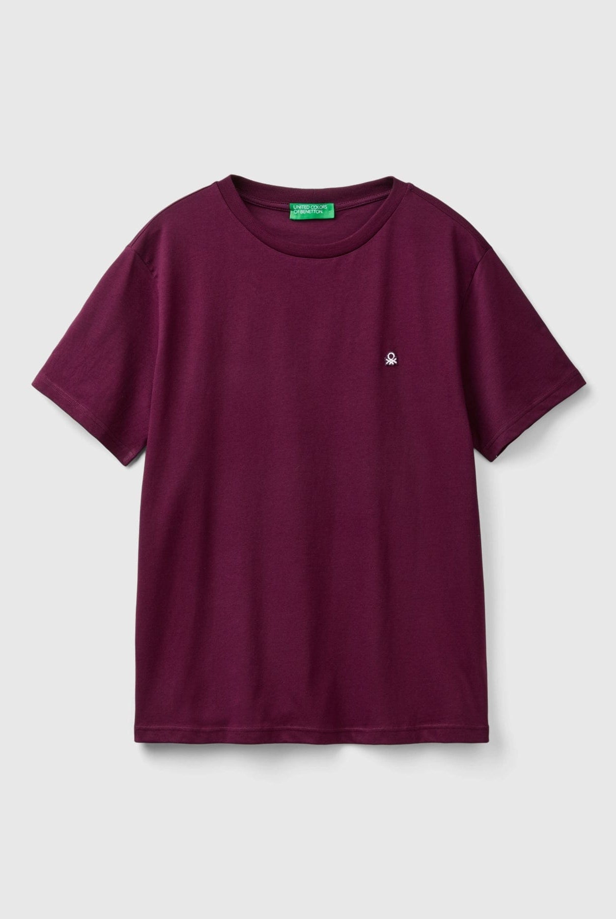 يونايتد كولورز اوف بينيتون تي شيرت رجالي بأكمام قصيرة وشعار على الصدر رقبة دائرية