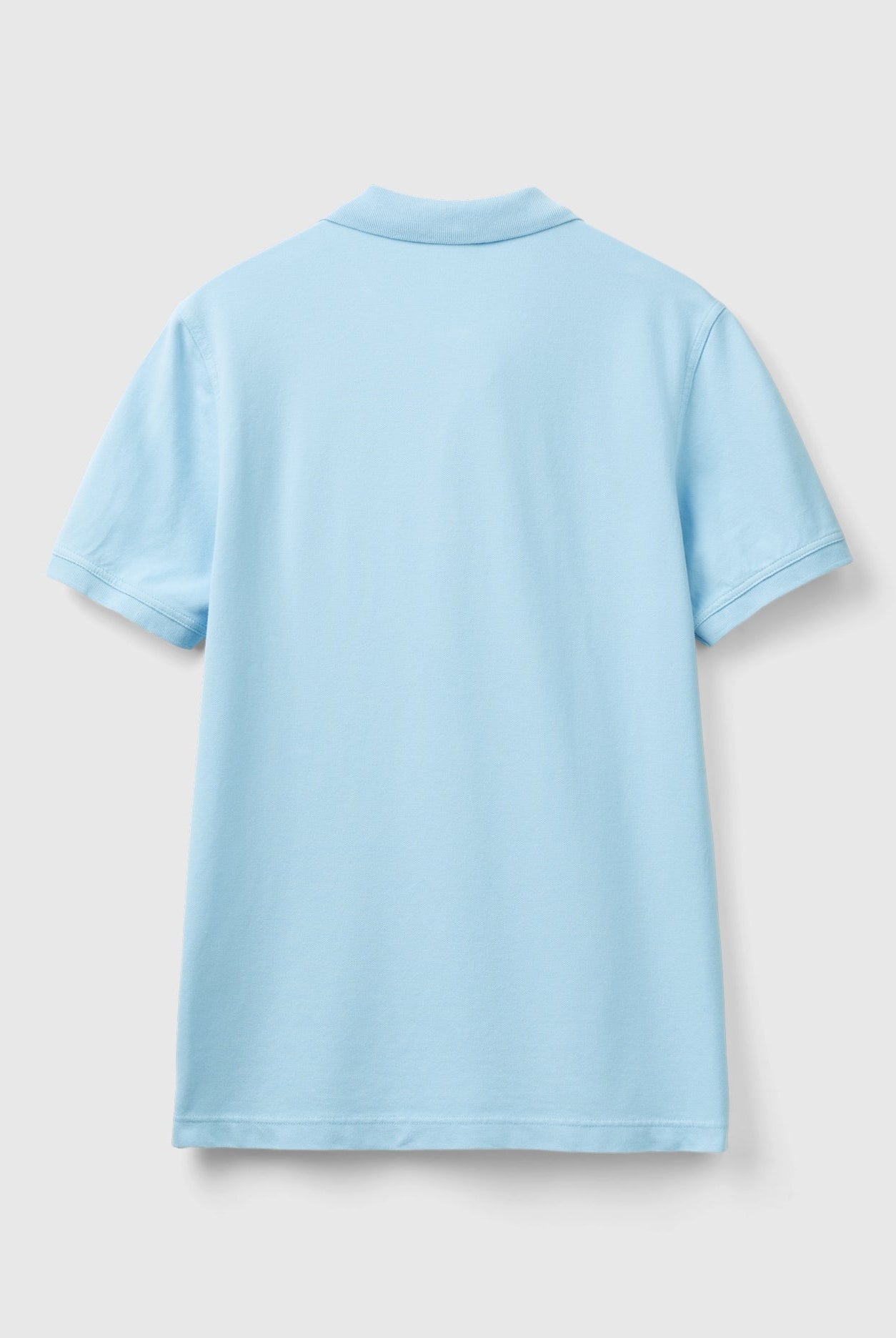 يونايتد كولورز اوف بينيتون تيشرت بولو رجالي سادة كم قصير