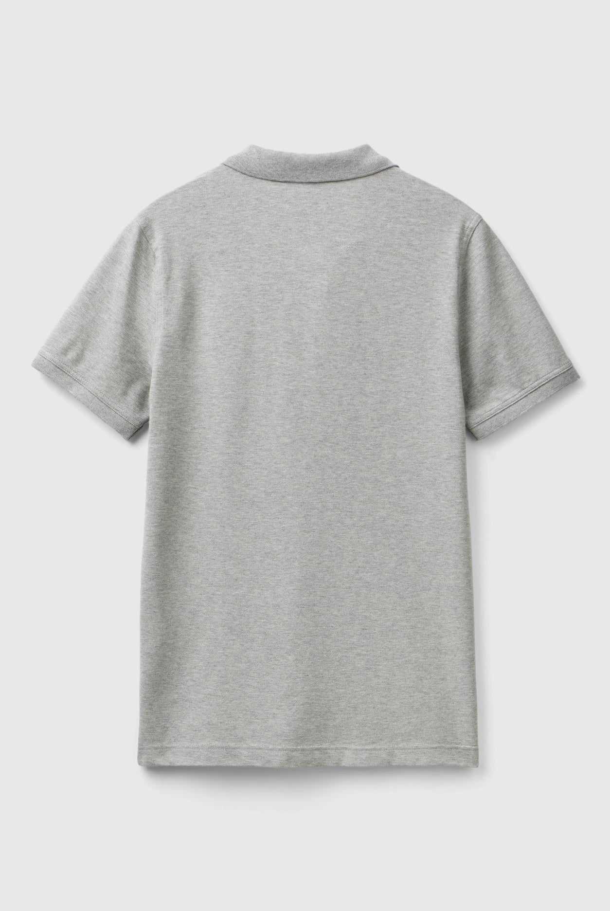 يونايتد كولورز اوف بينيتون تيشرت بولو رجالي سادة كم قصير