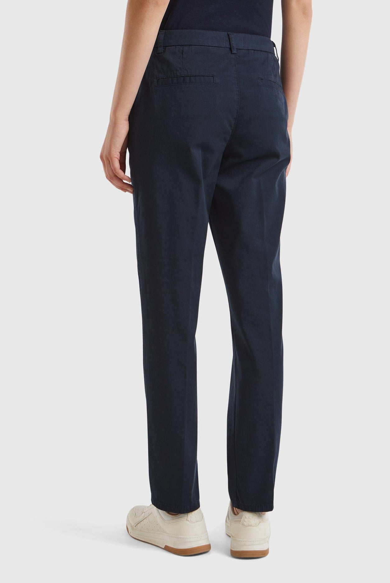 يونايتد كولورز اوف بينيتون بنطلون كلاسيك نسائي بجيوب جانبيه