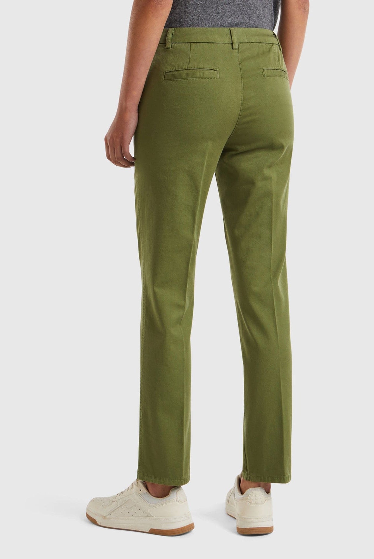 يونايتد كولورز اوف بينيتون بنطلون كلاسيك نسائي بجيوب جانبيه