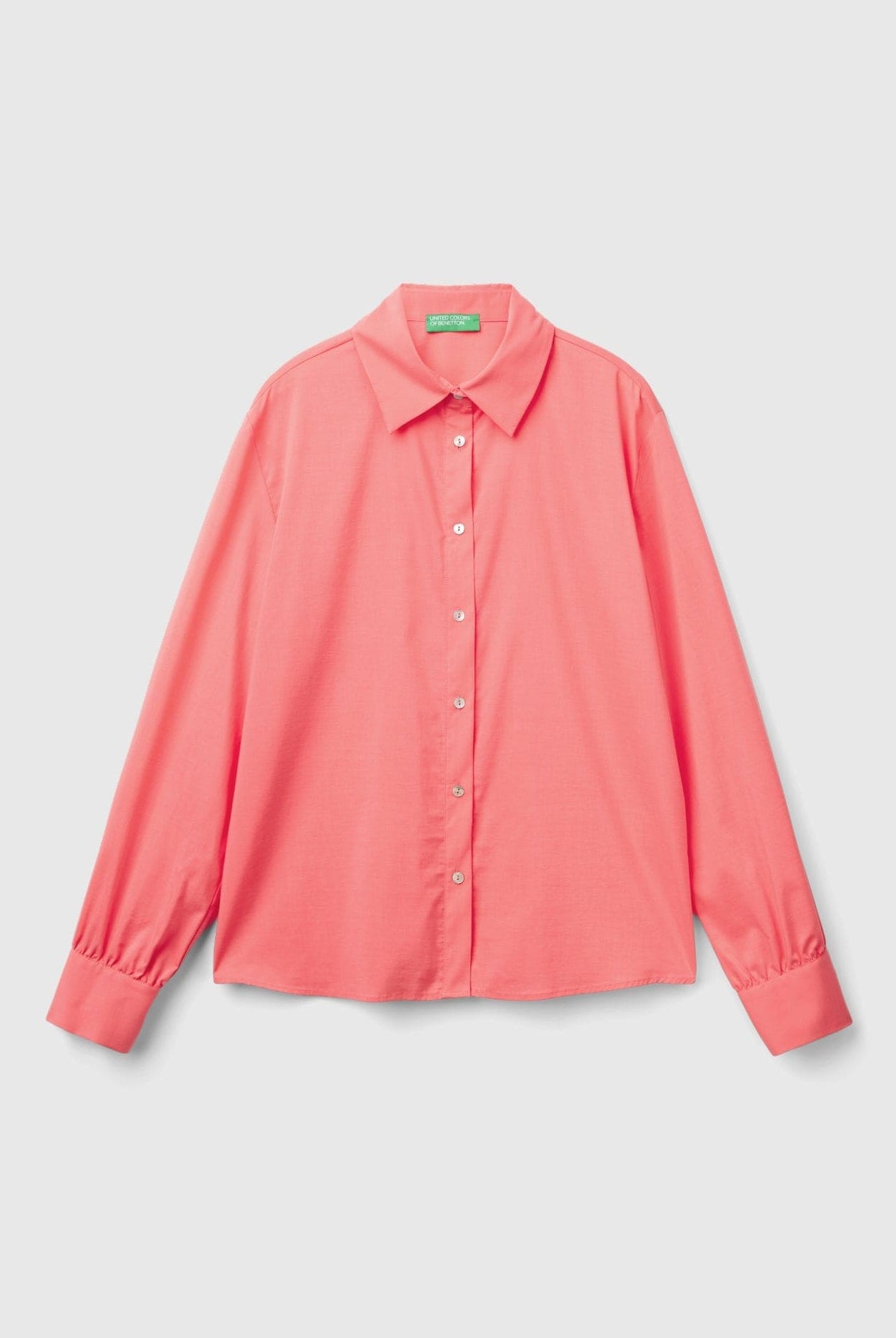 يونايتد كولورز اوف بينيتون قميص نسائي بأكمام طويلة بياقة مدببة وبأزرار من الأمام