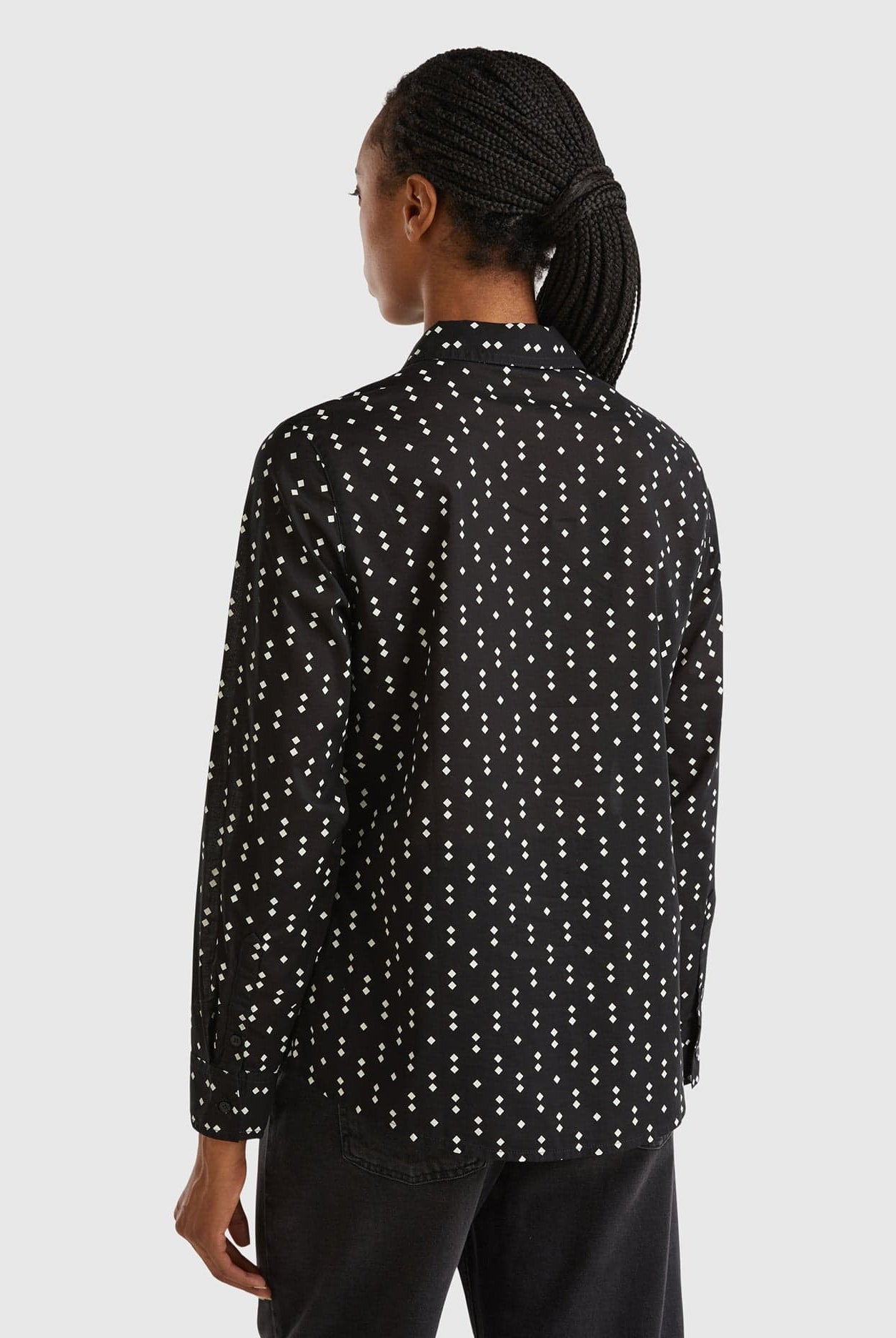 يونايتد كولورز اوف بينيتون قميص نسائي مزخرف كم طويل