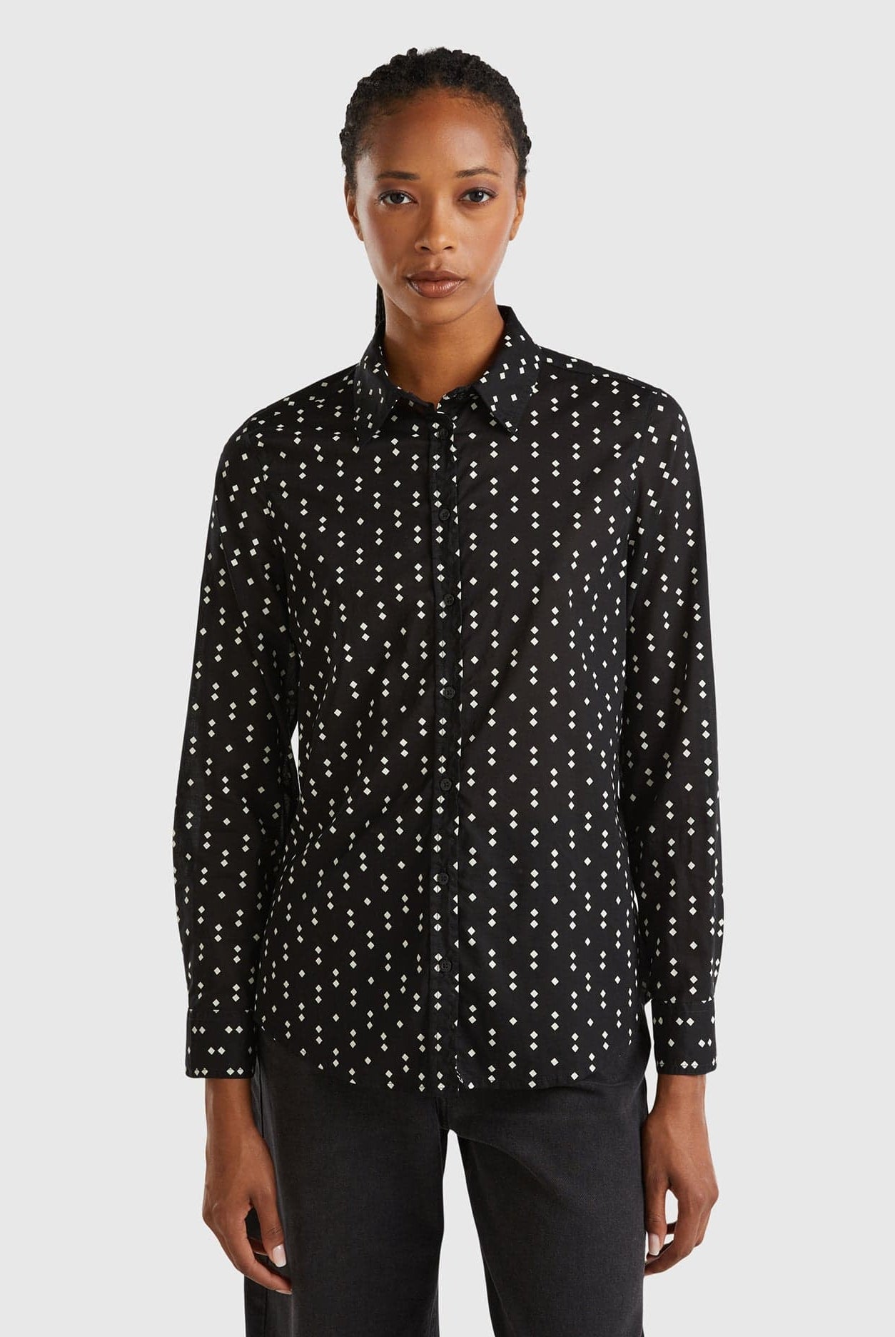 يونايتد كولورز اوف بينيتون قميص نسائي مزخرف كم طويل