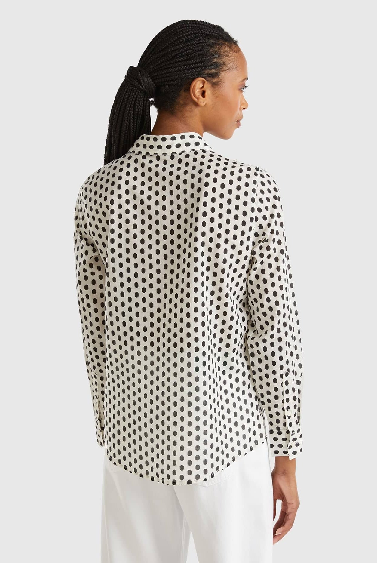 يونايتد كولورز اوف بينيتون قميص نسائي مزخرف كم طويل