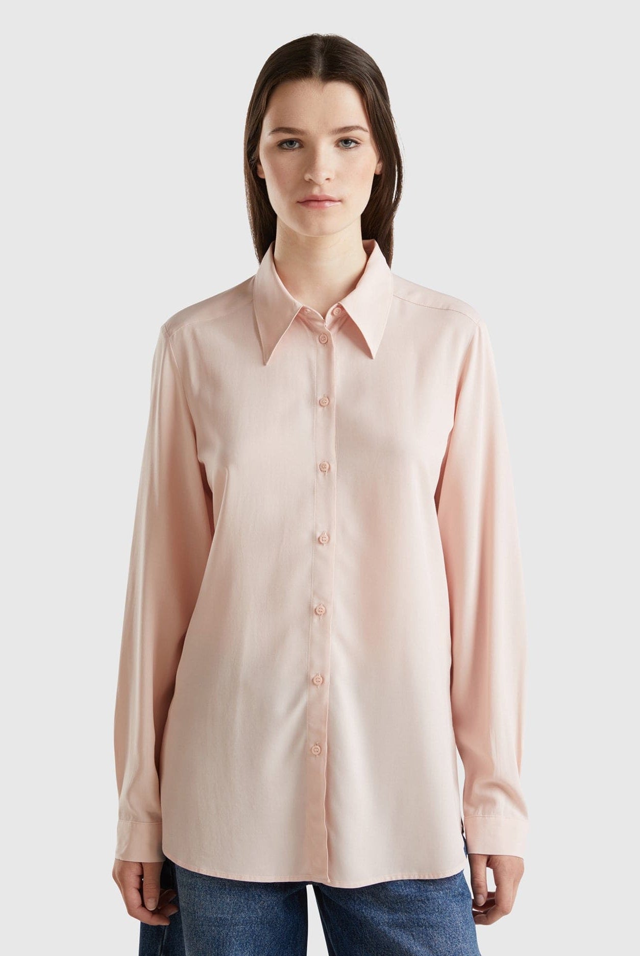 يونايتد كولورز اوف بينيتون قميص نسائي طويل الأكمام بياقة كلاسيكية وأزرار أمامية