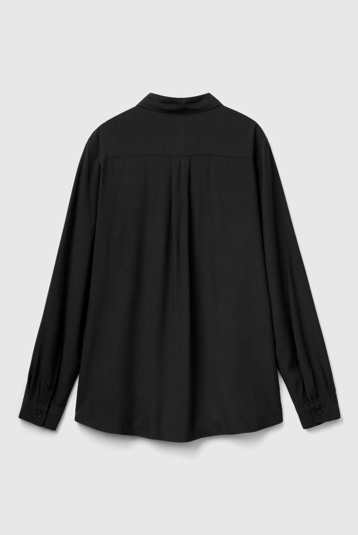 يونايتد كولورز اوف بينيتون قميص نسائي طويل الأكمام بياقة كلاسيكية وأزرار أمامية