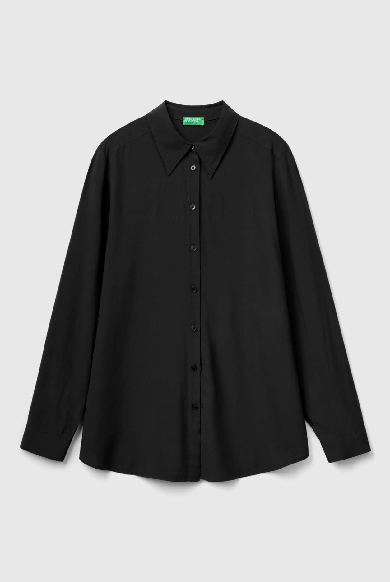 يونايتد كولورز اوف بينيتون قميص نسائي طويل الأكمام بياقة كلاسيكية وأزرار أمامية