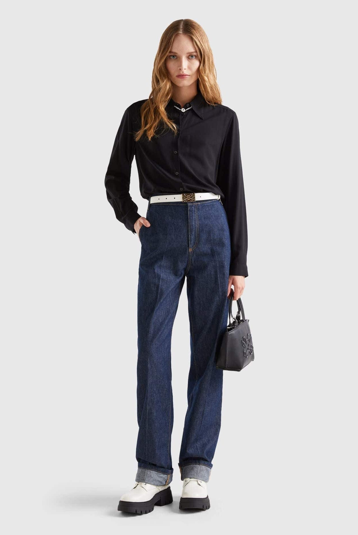 يونايتد كولورز اوف بينيتون قميص نسائي طويل الأكمام بياقة كلاسيكية وأزرار أمامية