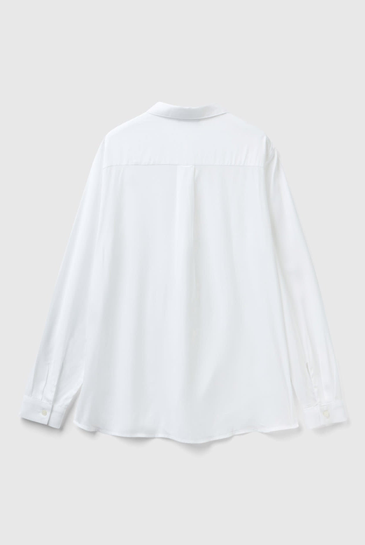 يونايتد كولورز اوف بينيتون قميص نسائي طويل الأكمام بياقة كلاسيكية وأزرار أمامية