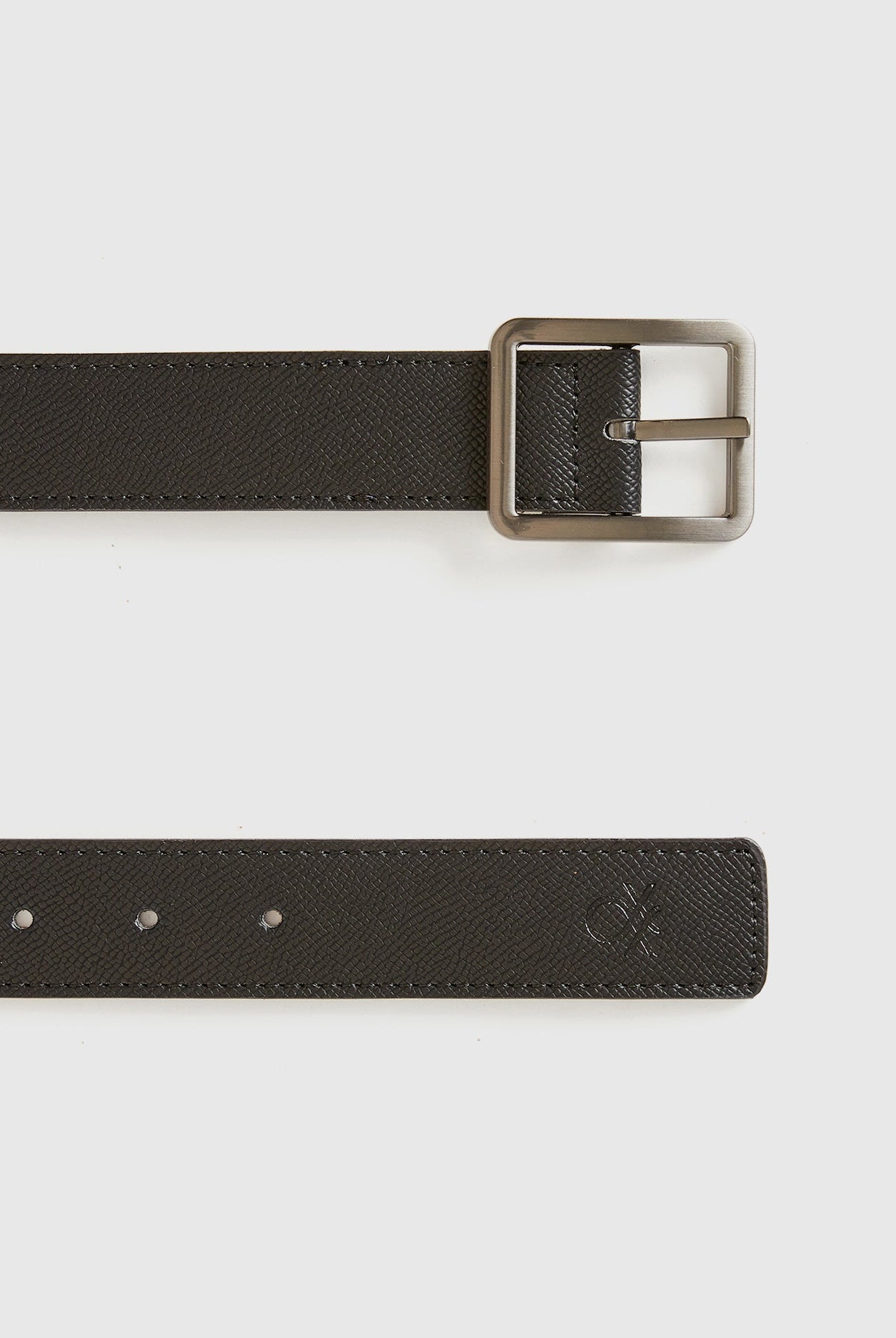 يونايتد كولورز اوف بينيتون حزام رجالي من الجلد الصناعي مع مشبك معدني مستطيل وشعار مطبوع