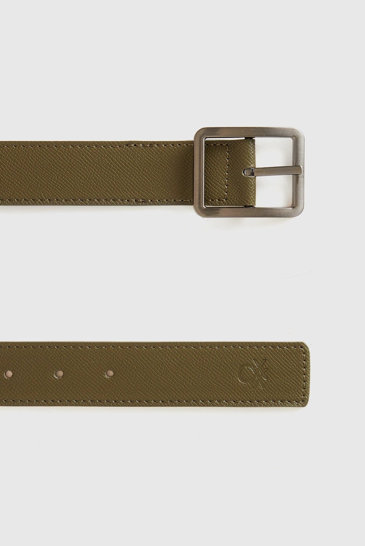 يونايتد كولورز اوف بينيتون حزام رجالي من الجلد الصناعي مع مشبك معدني مستطيل وشعار مطبوع