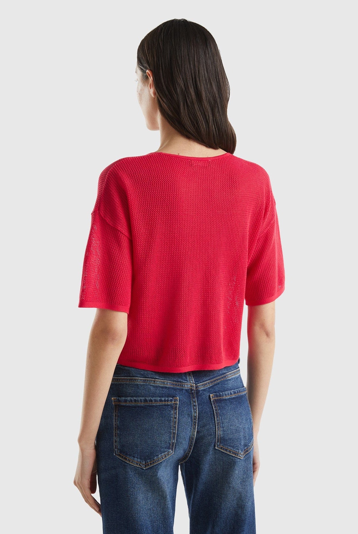 يونايتد كولورز اوف بينيتون تي شيرت قصير من مزيج القطن والدانتيل برقبة V للنساء