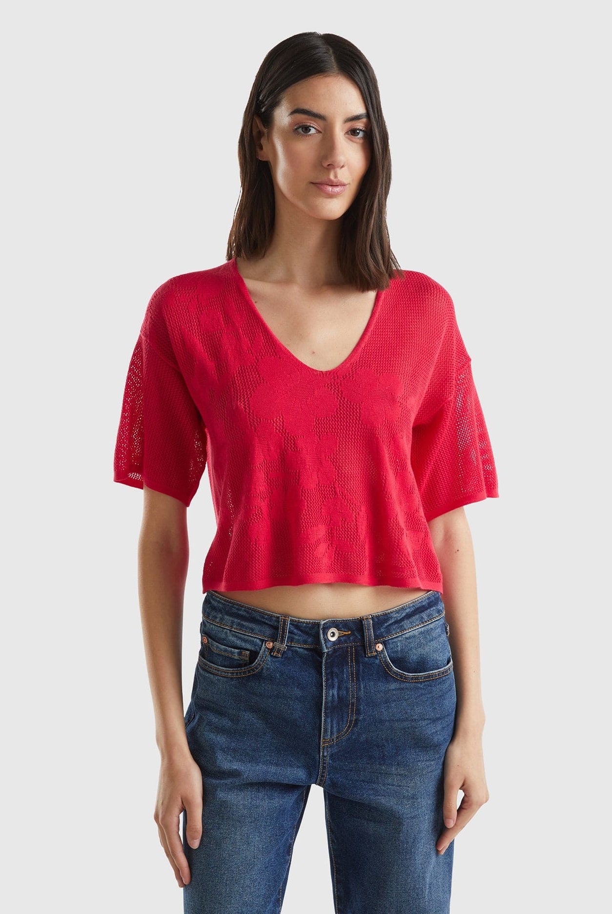 يونايتد كولورز اوف بينيتون تي شيرت قصير من مزيج القطن والدانتيل برقبة V للنساء