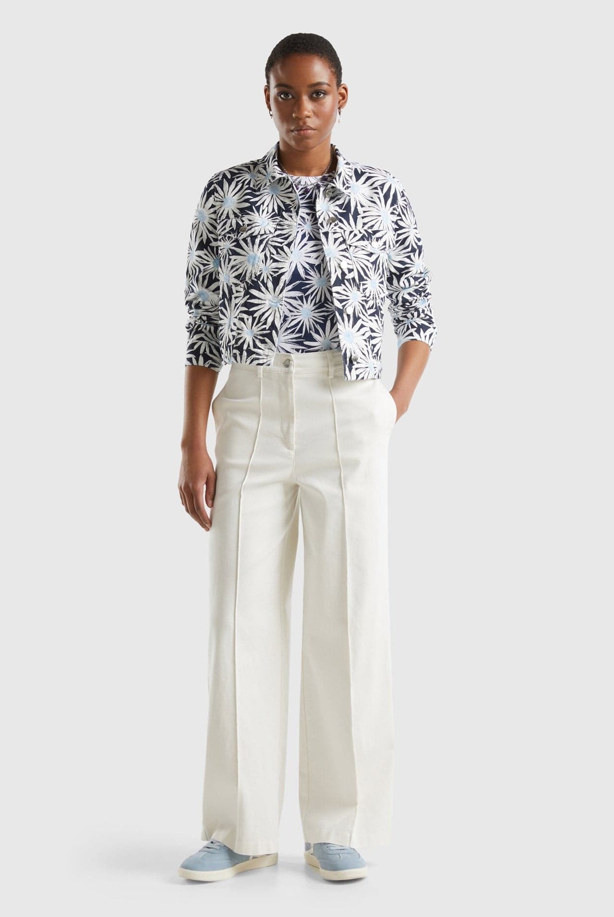 يونايتد كولورز اوف بينيتون جاكيت نسائي مورد كم طويل بأزرار أمامية