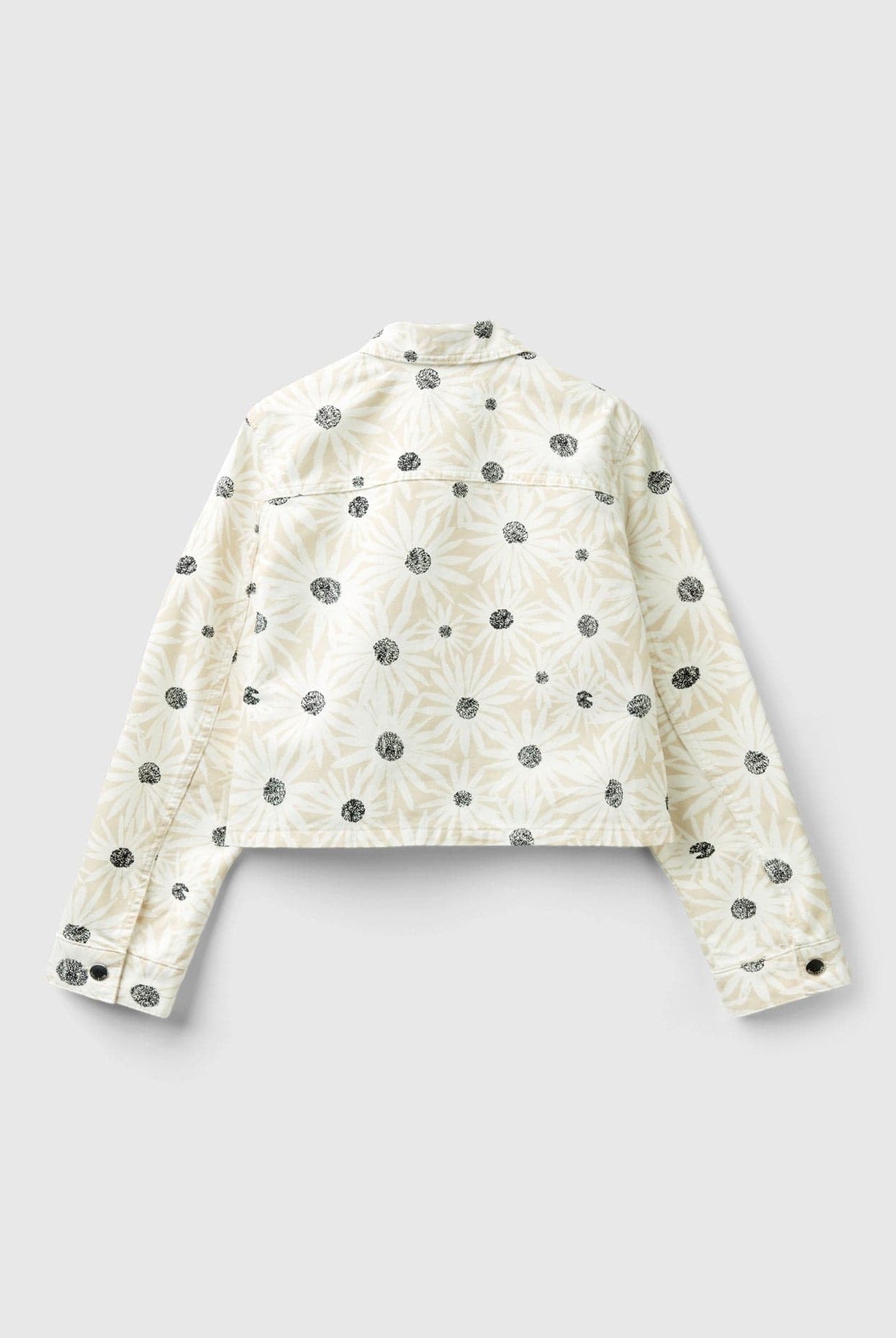 يونايتد كولورز اوف بينيتون جاكيت نسائي مورد كم طويل بأزرار أمامية