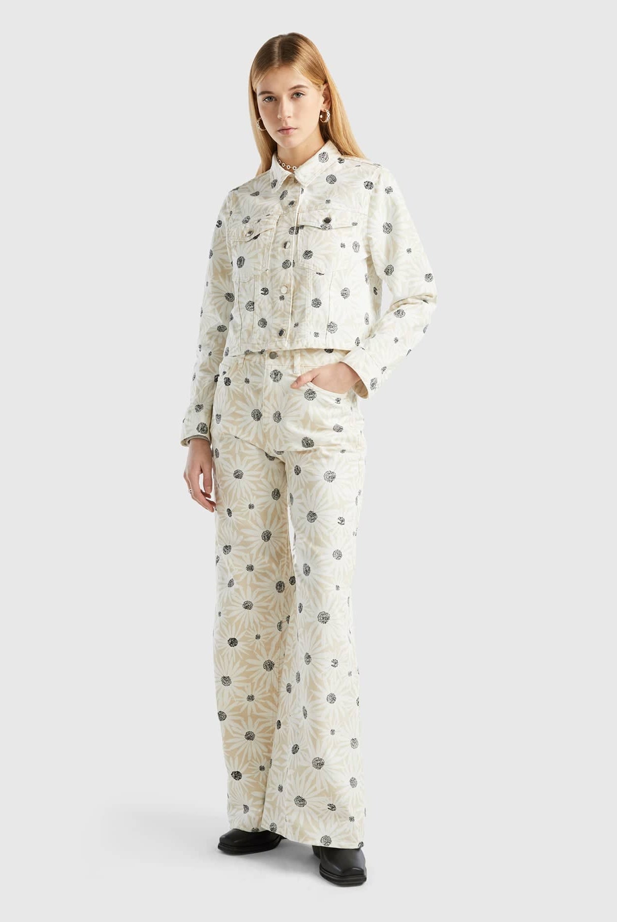 يونايتد كولورز اوف بينيتون جاكيت نسائي مورد كم طويل بأزرار أمامية