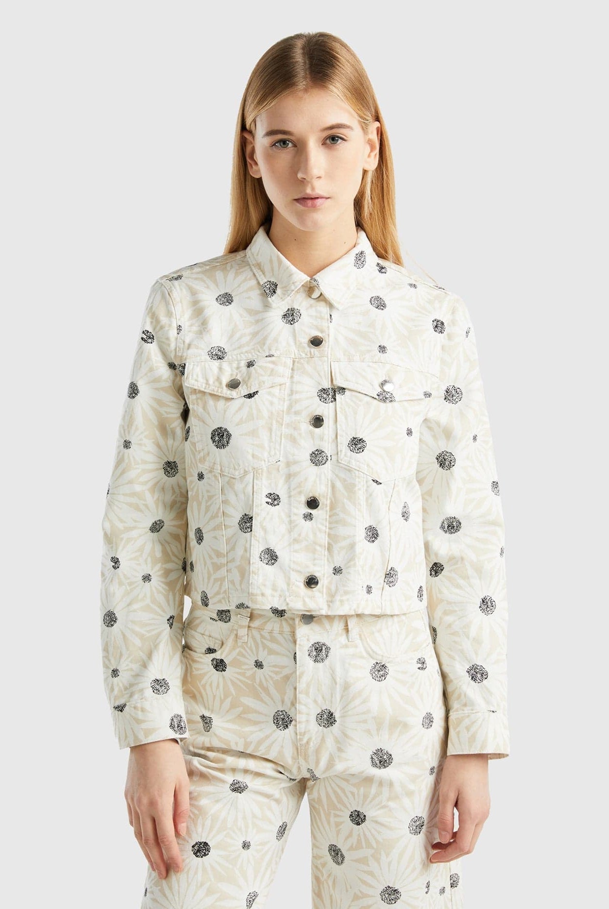 يونايتد كولورز اوف بينيتون جاكيت نسائي مورد كم طويل بأزرار أمامية