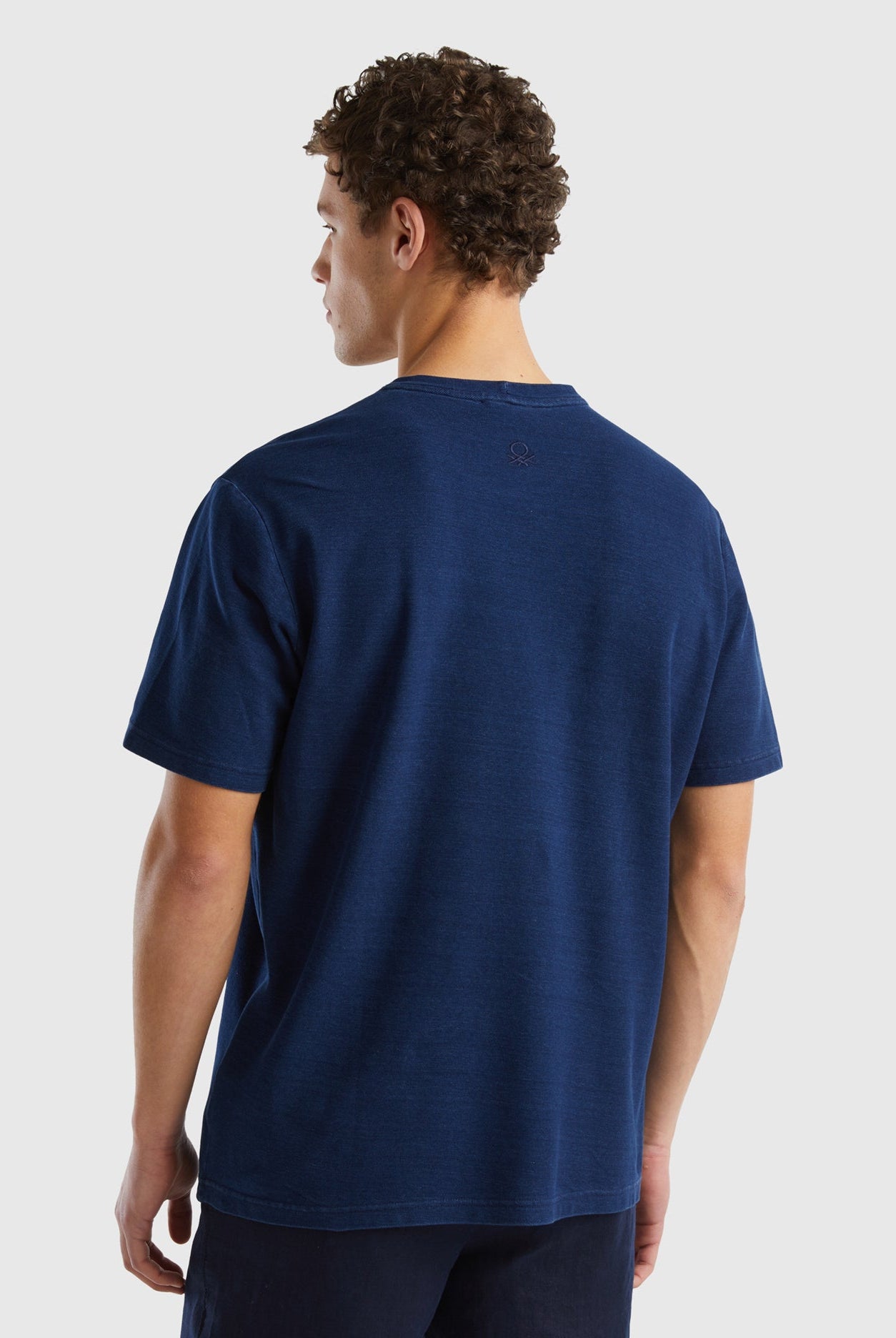 يونايتد كولورز اوف بينيتون تي شيرت سادة نص كم رجالي