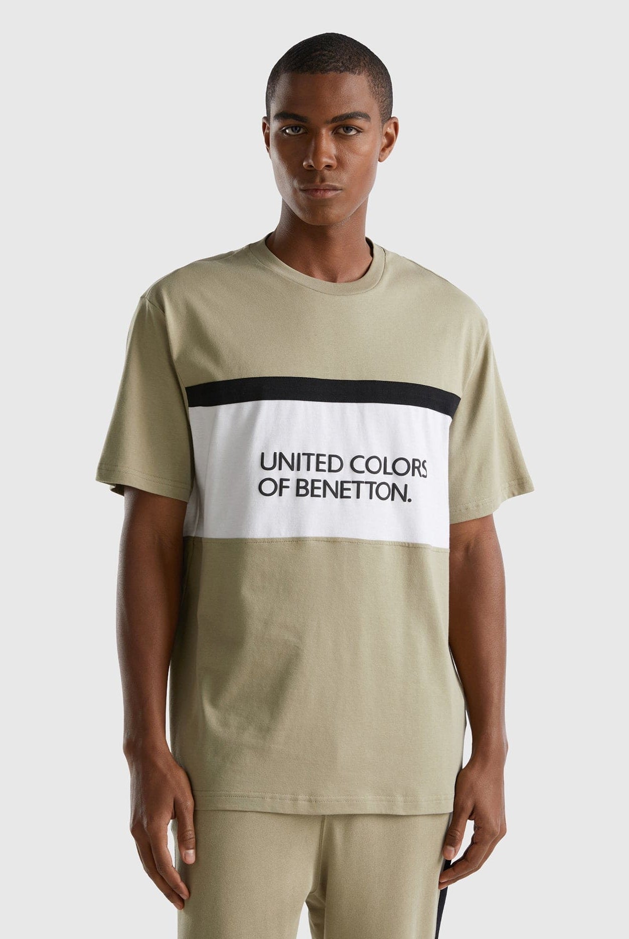 يونايتد كولورز اوف بينيتون تي شيرت نص كم بطبعة أمامية رجالي