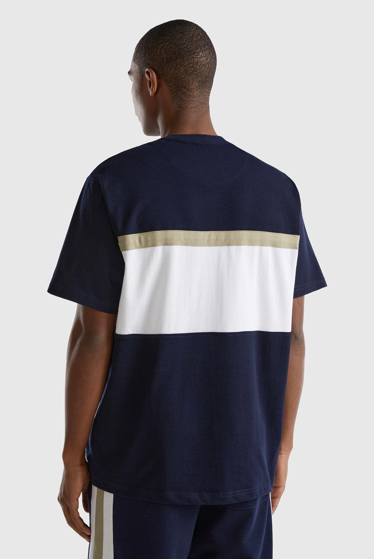 يونايتد كولورز اوف بينيتون تي شيرت نص كم بطبعة أمامية رجالي