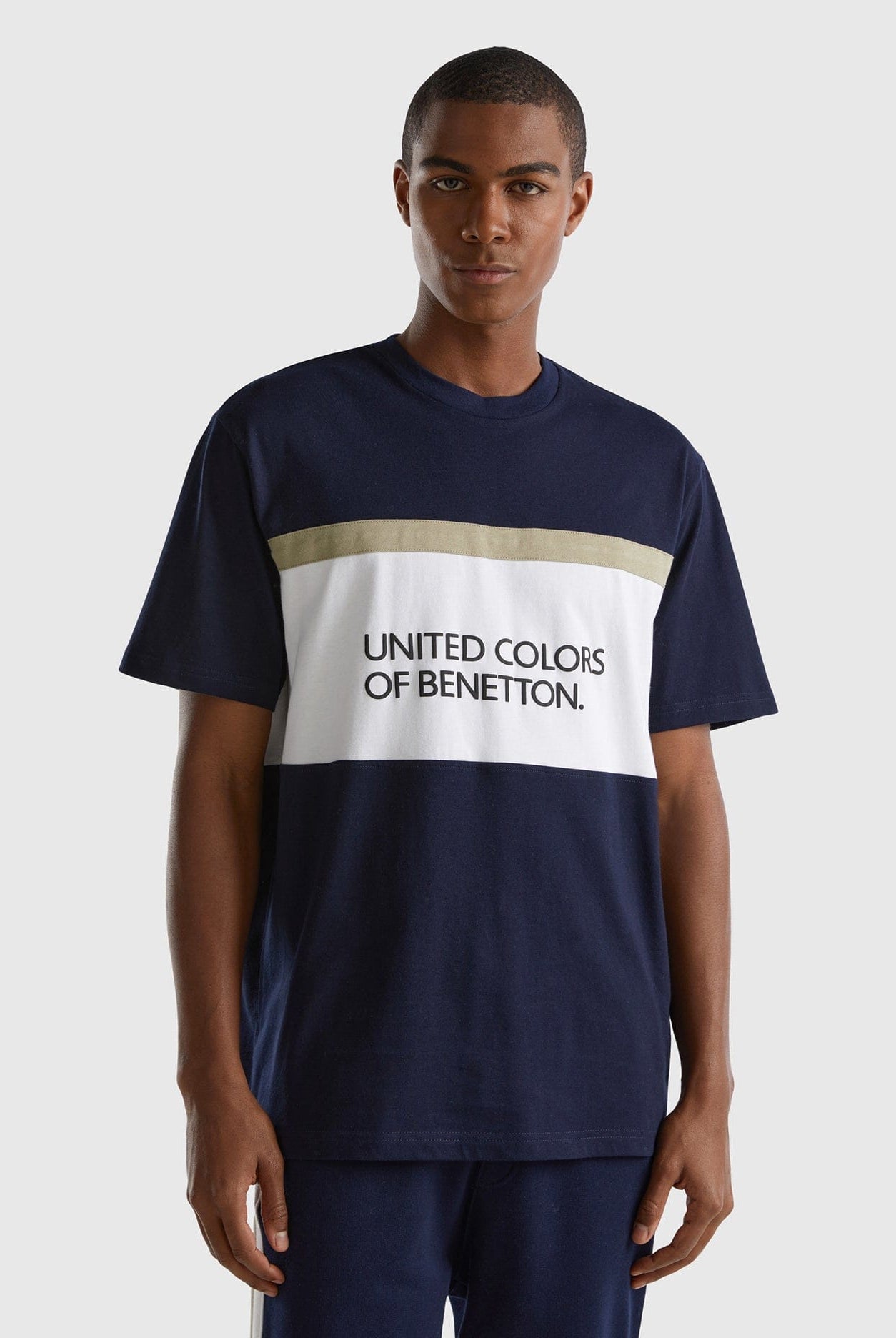 يونايتد كولورز اوف بينيتون تي شيرت نص كم بطبعة أمامية رجالي