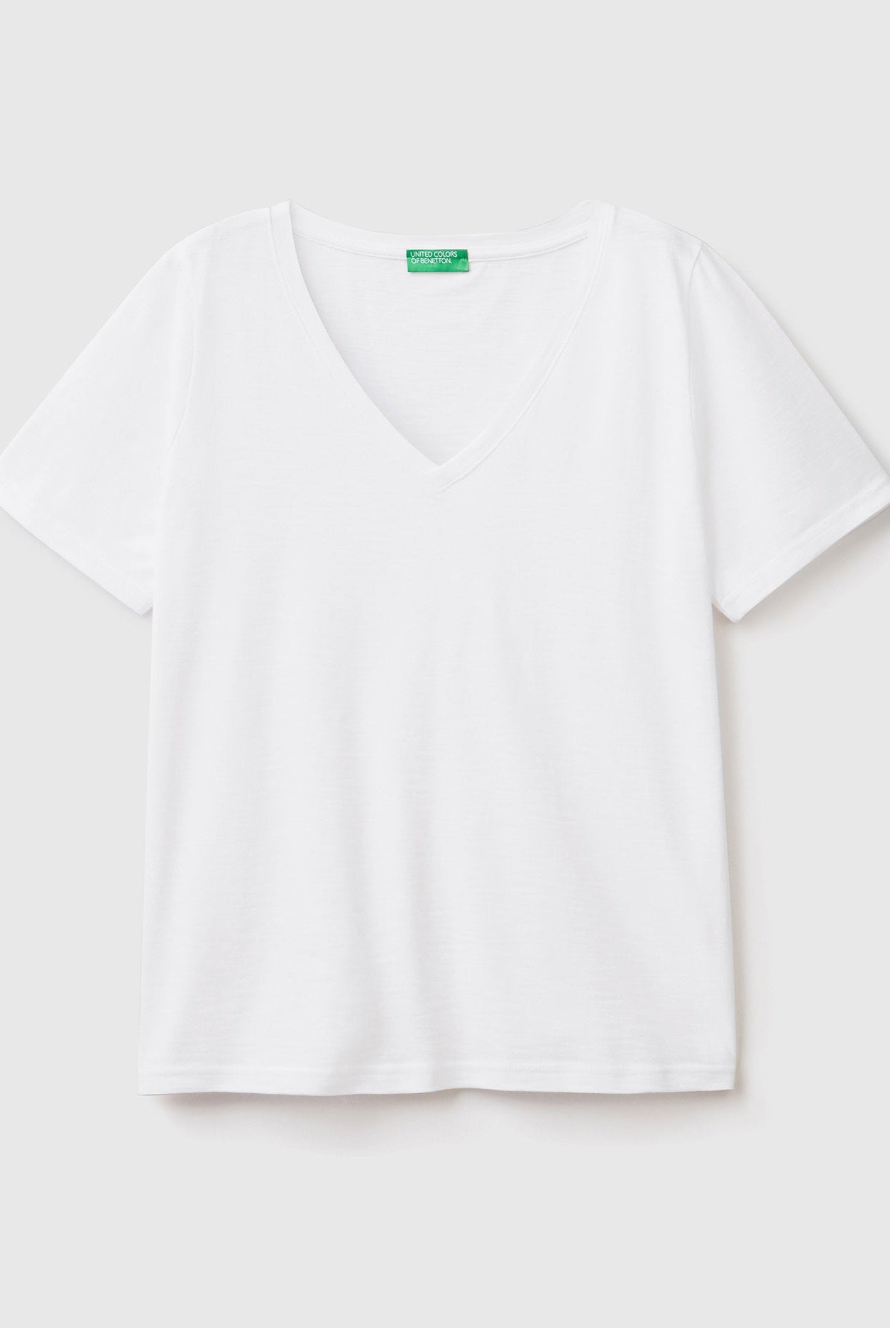 يونايتد كولورز اوف بينيتون تيشيرت قطن مقلم برقبة على شكل V نسائي