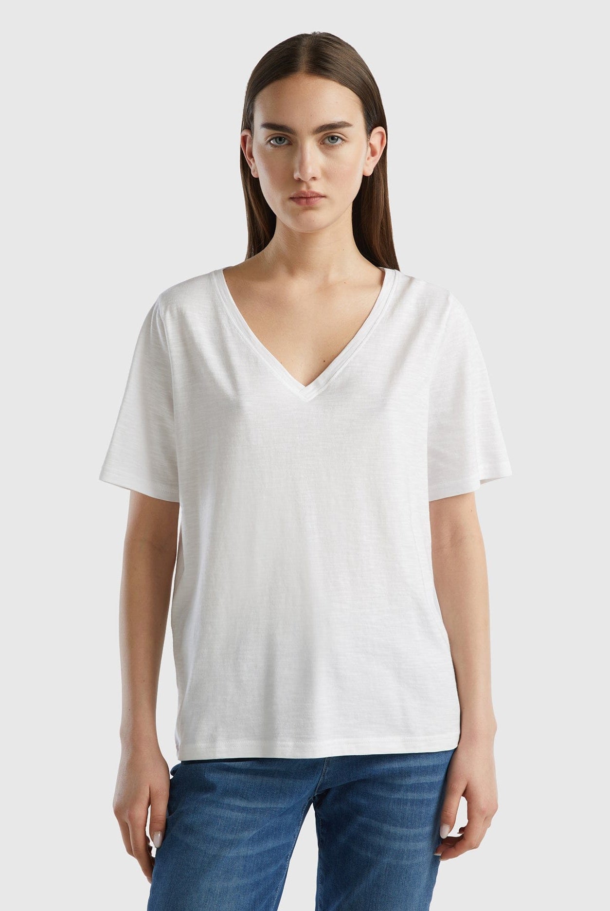 يونايتد كولورز اوف بينيتون تيشيرت قطن مقلم برقبة على شكل V نسائي