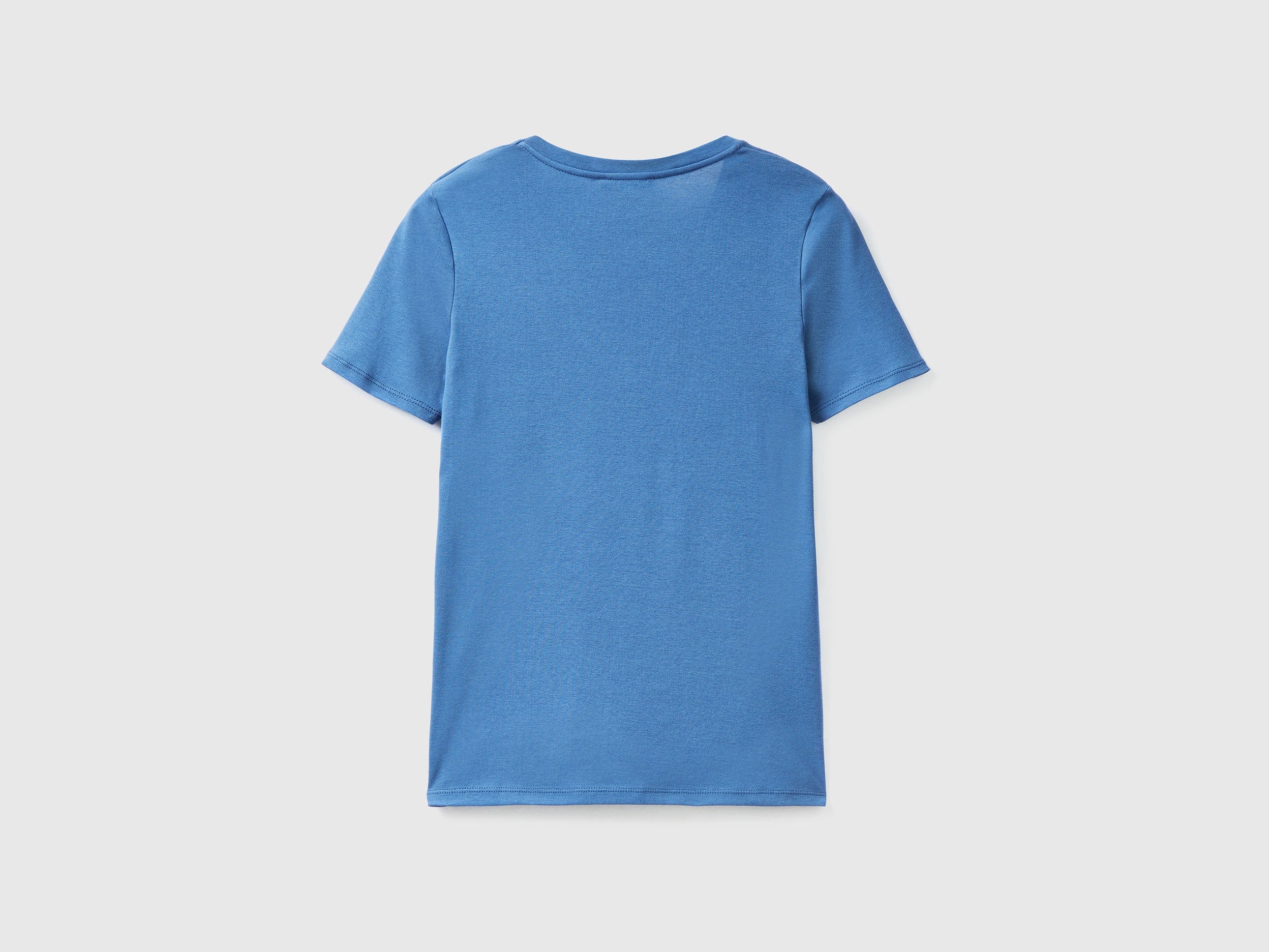 يونايتد كولورز اوف بينيتون قميص قطن خالص برقبة على شكل V