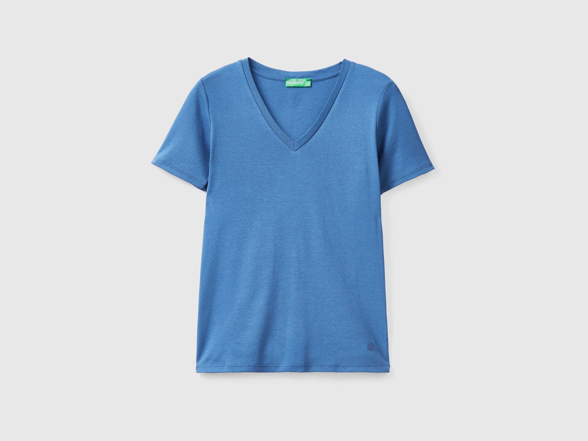 يونايتد كولورز اوف بينيتون قميص قطن خالص برقبة على شكل V