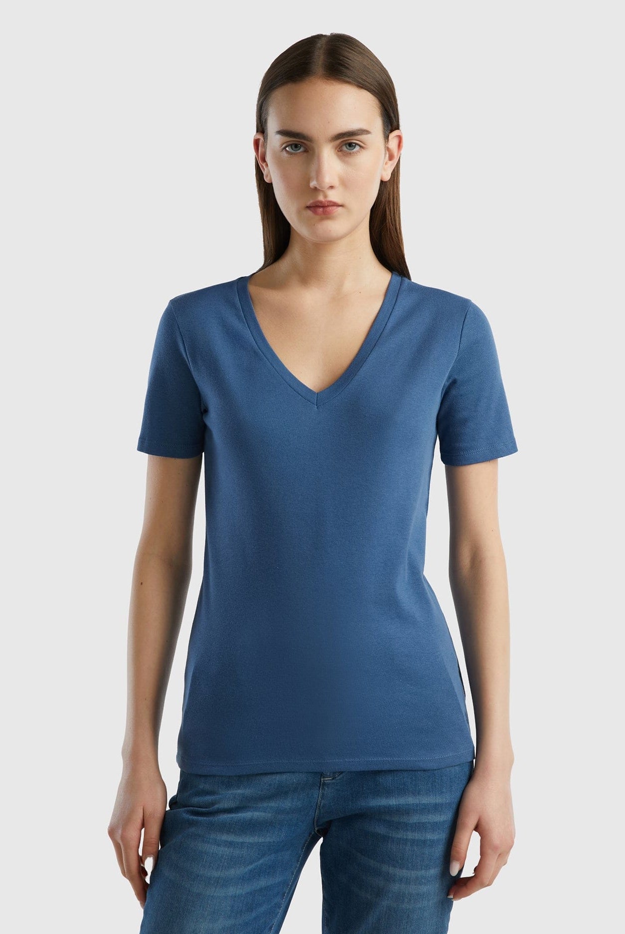 يونايتد كولورز اوف بينيتون قميص قطن خالص برقبة على شكل V