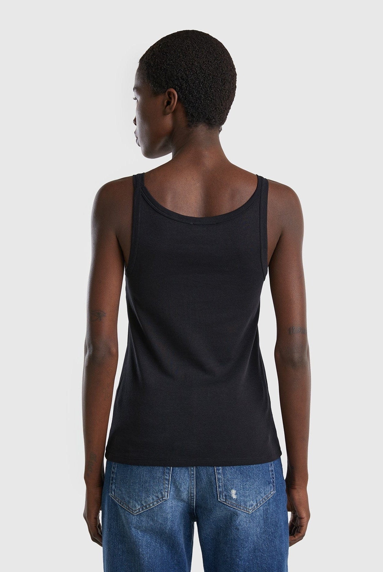 يونايتد كولورز اوف بينيتون قميص نسائي قطن بألياف طويلة بدون أكمام