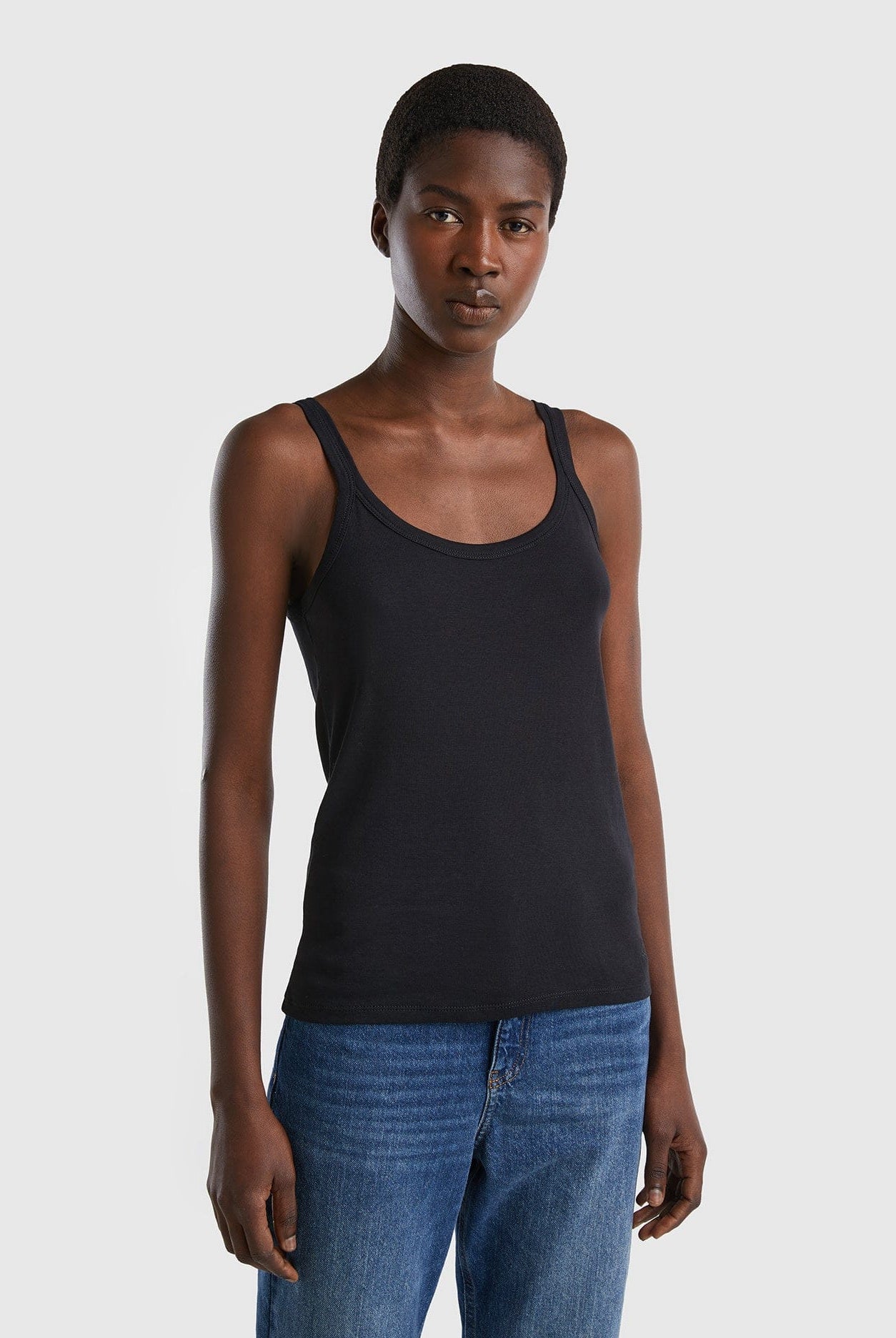 يونايتد كولورز اوف بينيتون قميص نسائي قطن بألياف طويلة بدون أكمام