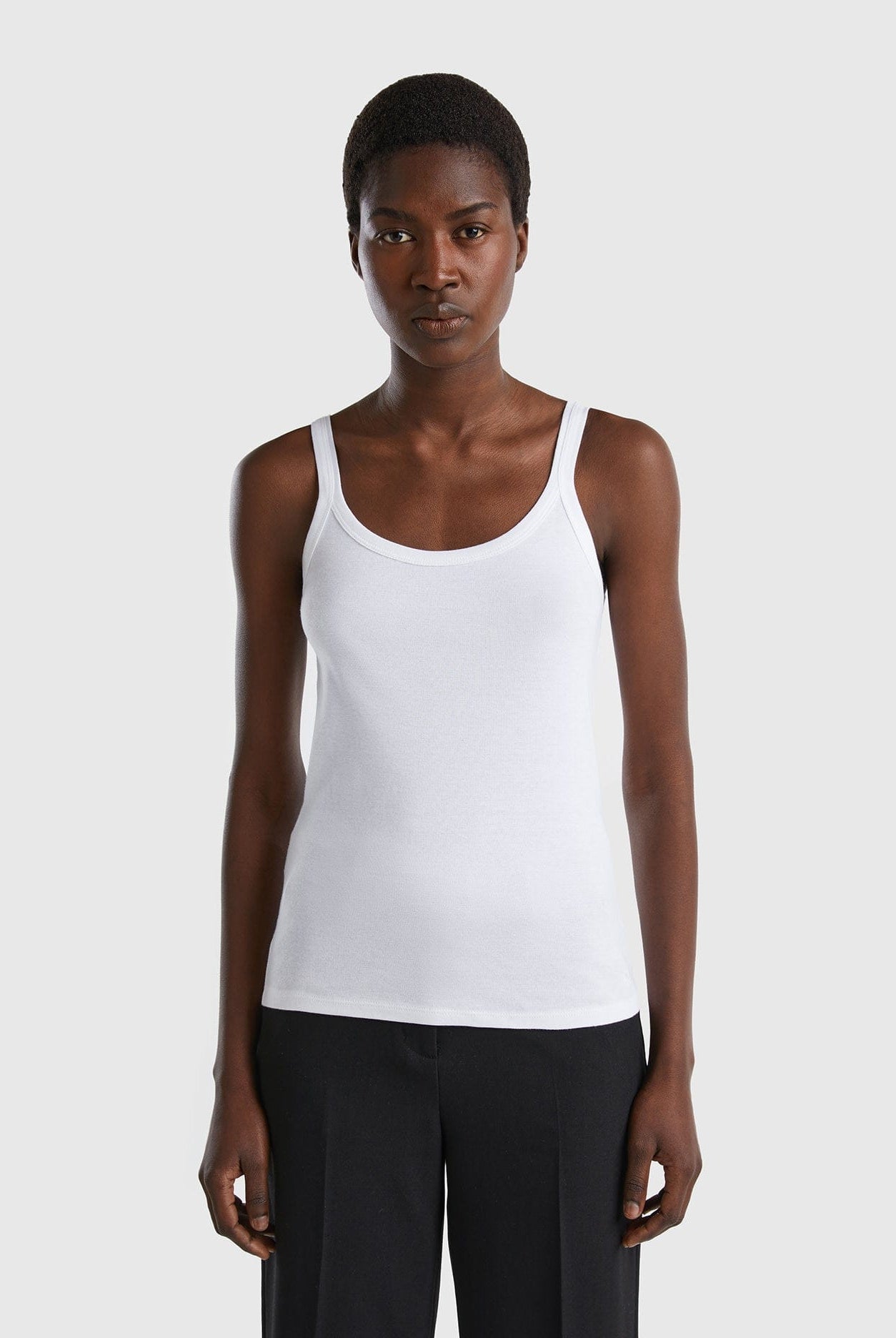 يونايتد كولورز اوف بينيتون قميص نسائي قطن بألياف طويلة بدون أكمام