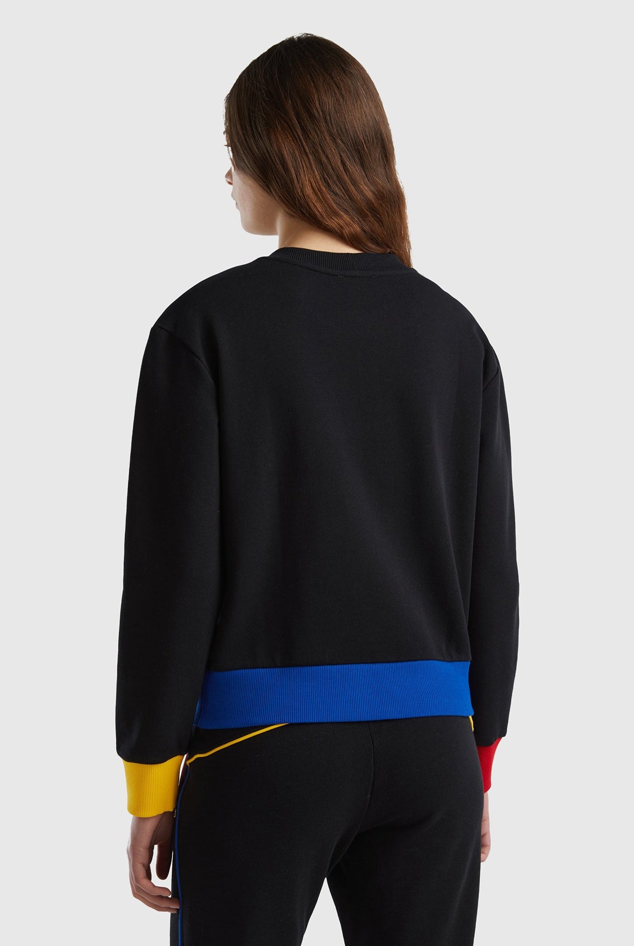 يونايتد كولورز اوف بينيتون سويت شيرت قطن 100% بشعار مطبوع