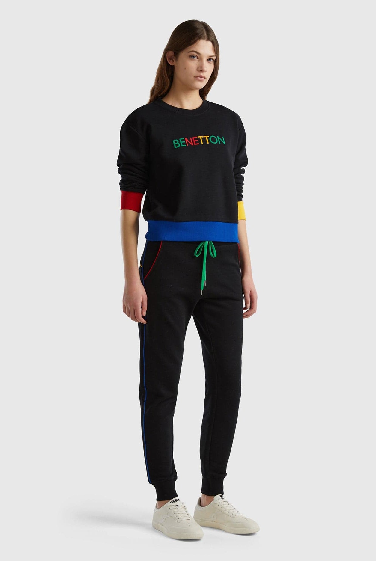 يونايتد كولورز اوف بينيتون سويت شيرت قطن 100% بشعار مطبوع