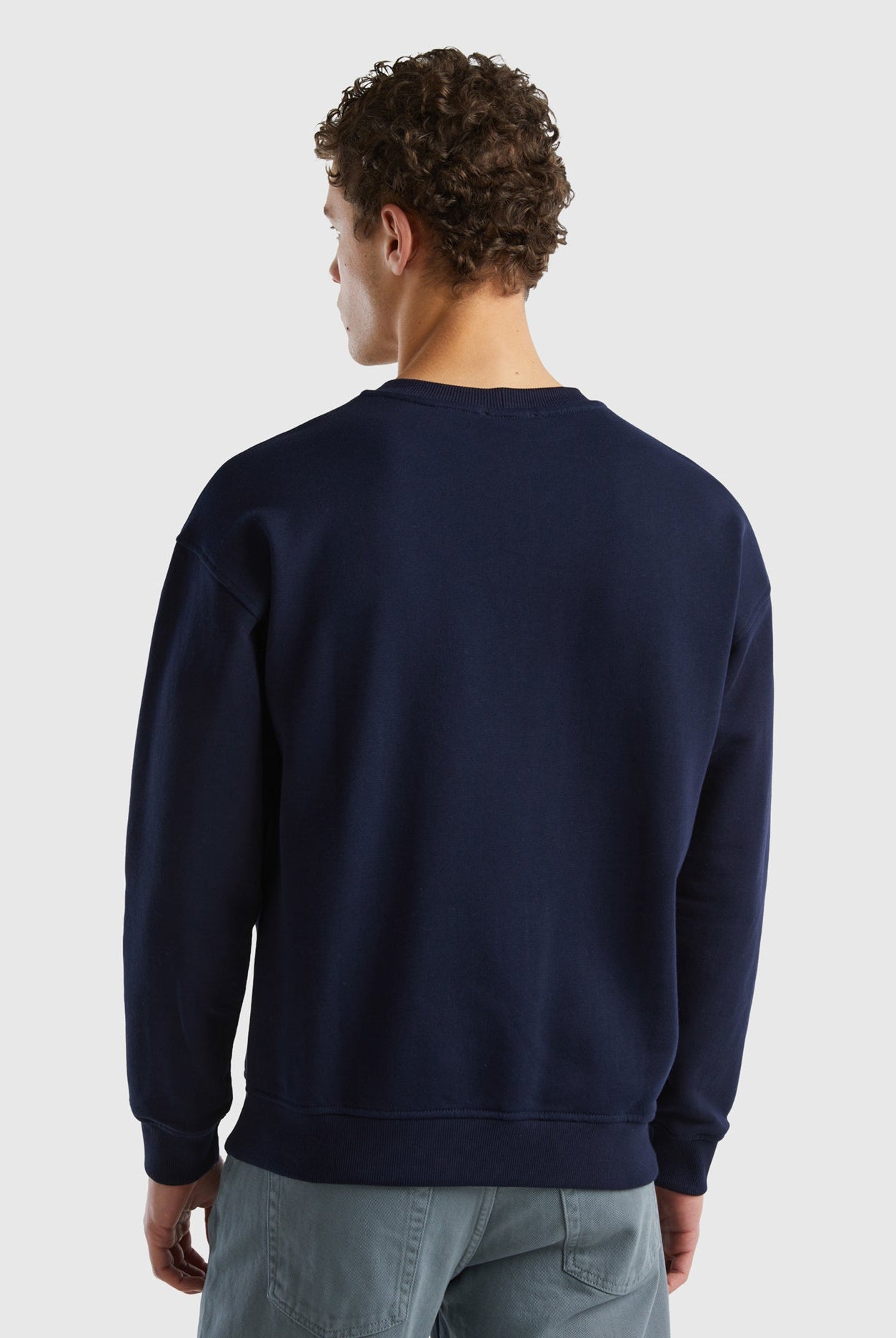 يونايتد كولورز اوف بينيتون سويت شيرت بياقة دائرية مع طباعة شعار رجالي