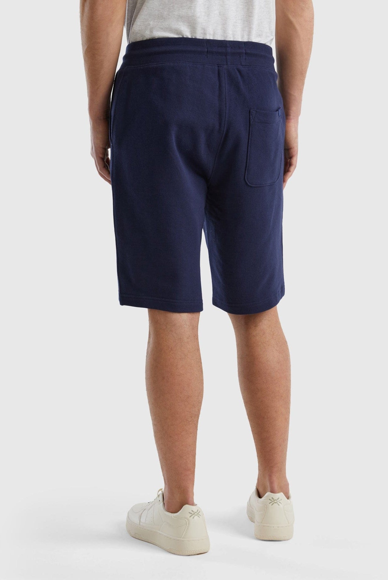 يونايتد كولورز اوف بينيتون شورت قطن 100% رجالي