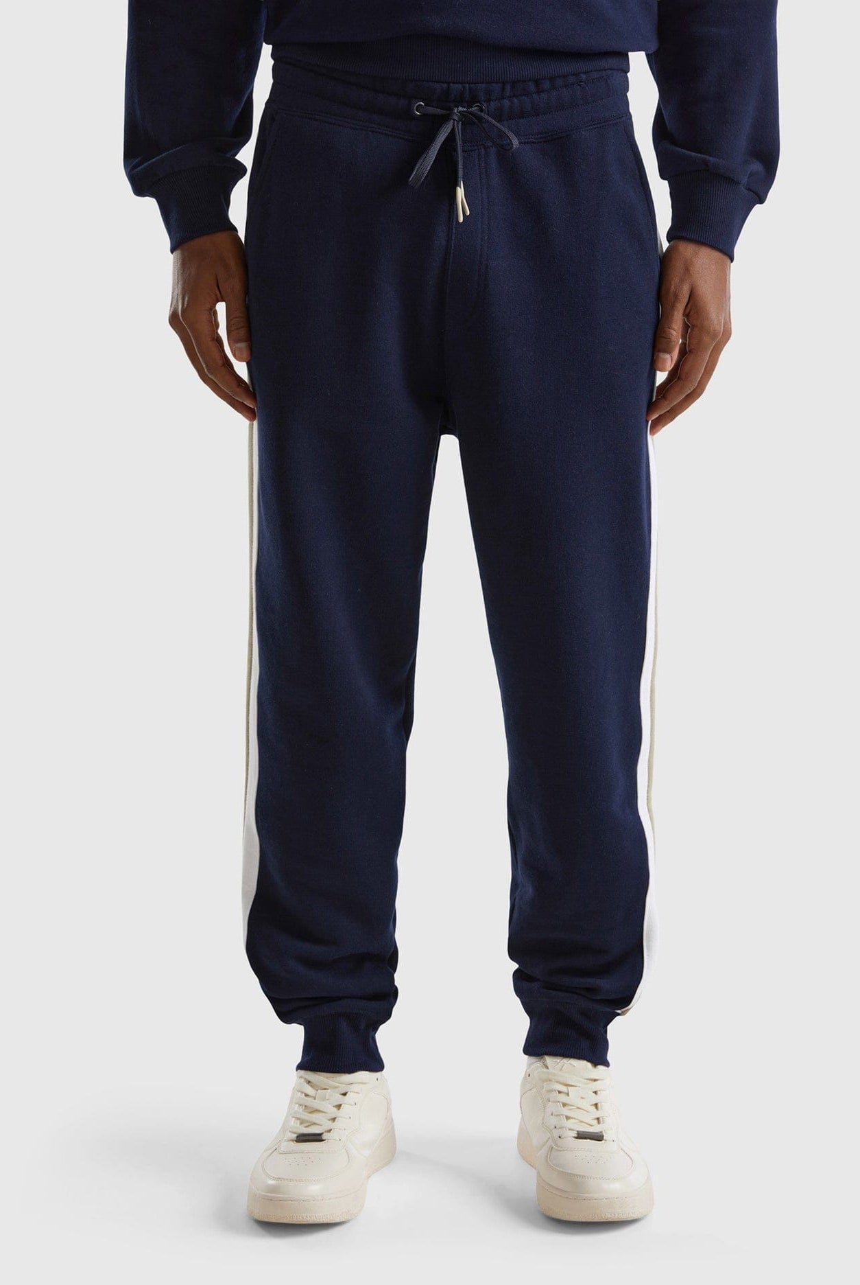 يونايتد كولورز اوف بينيتون بنطلون سادة برباط أمامي طويل رجالي