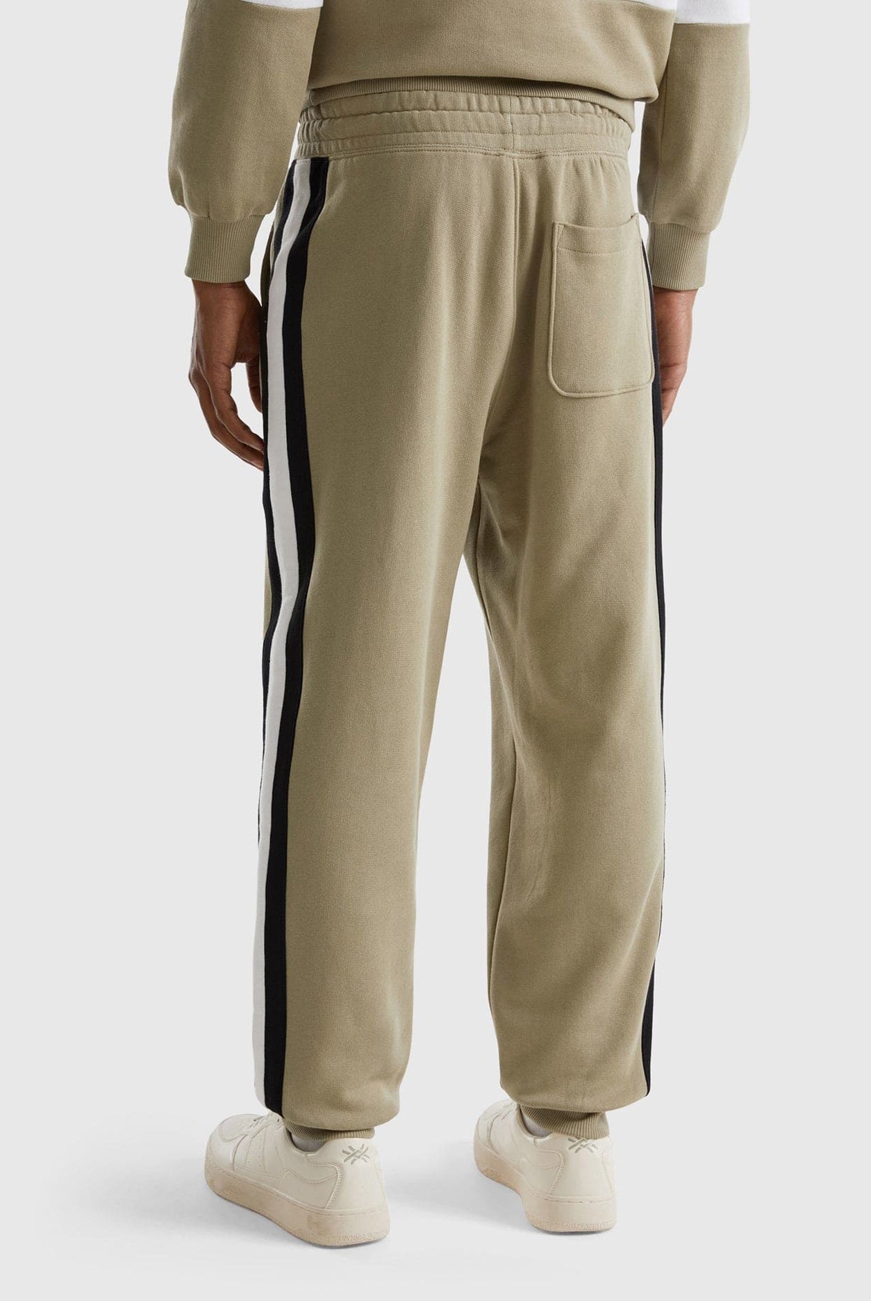 يونايتد كولورز اوف بينيتون بنطلون سادة برباط أمامي طويل رجالي